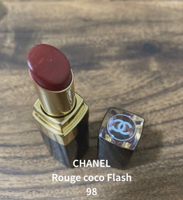 　　　　　　
　　　　　　💄お洒落ツヤリップ💄

CHANEL ルージュココフラッシュ98
¥4000(税抜き)

リップ一本でこのお値段…凡人のわたしには少々手の出しにくいお値段となっていますが
日頃