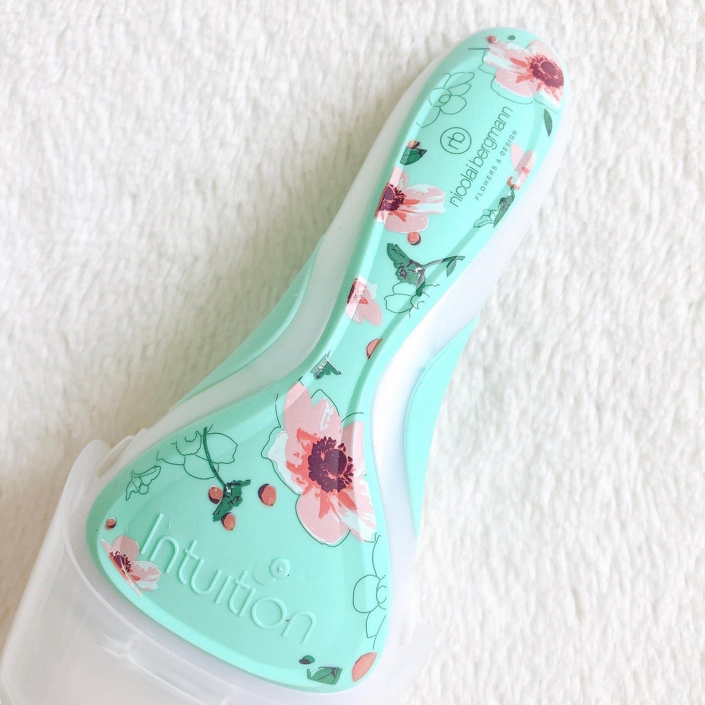 イントゥイション 敏感肌用 ホルダー (刃付き)+替刃1コ/イントゥイション/シェーバーを使ったクチコミ(4枚目)