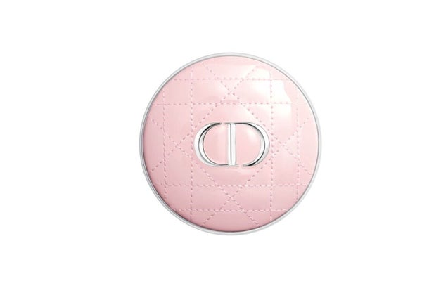 【夏コスメ2025】DIORから「美容液クッションファンデ」と「ジェルパウダー ハイライター」が登場!の画像