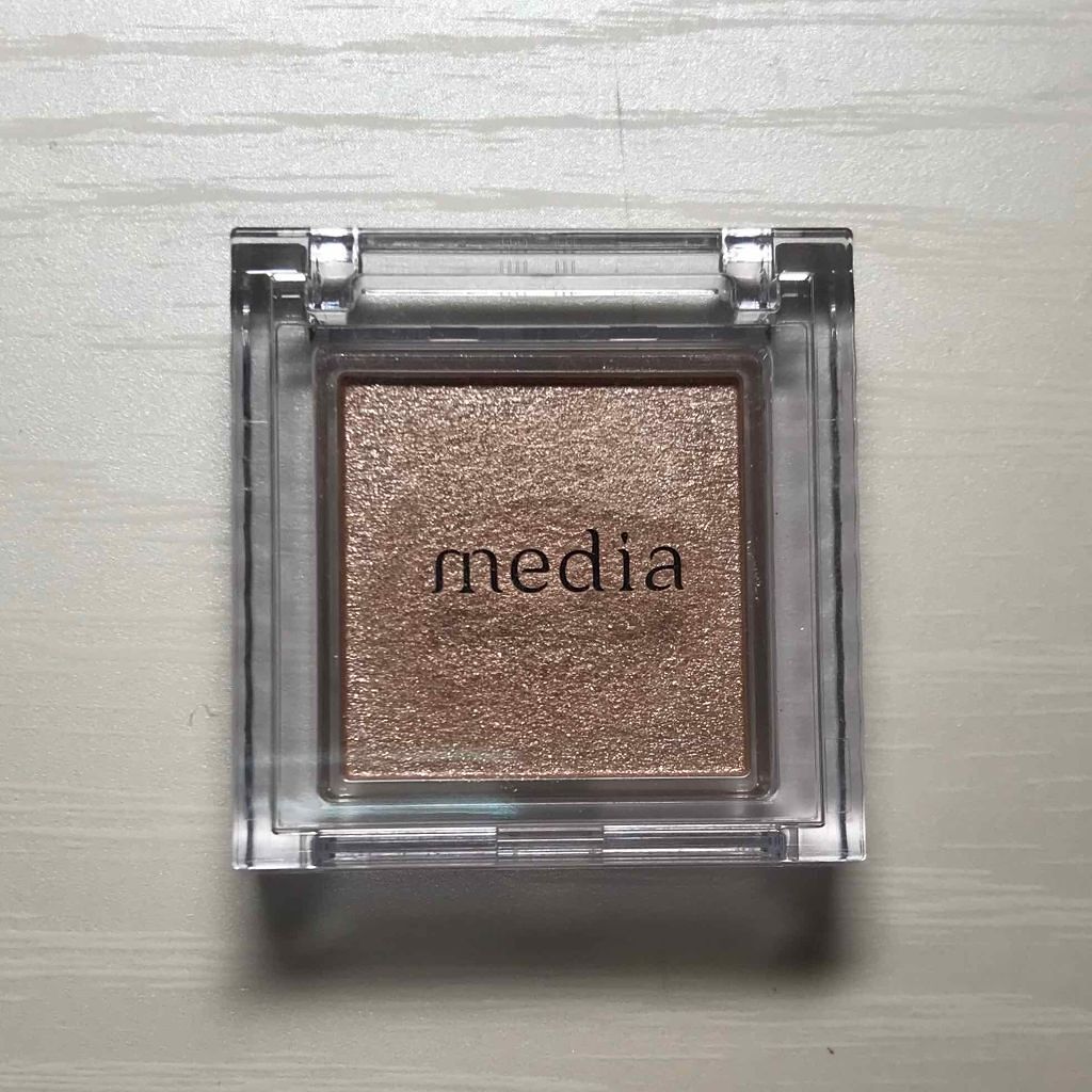 ブライトアップアイシャドウ/media/単色アイシャドウを使ったクチコミ（1枚目）