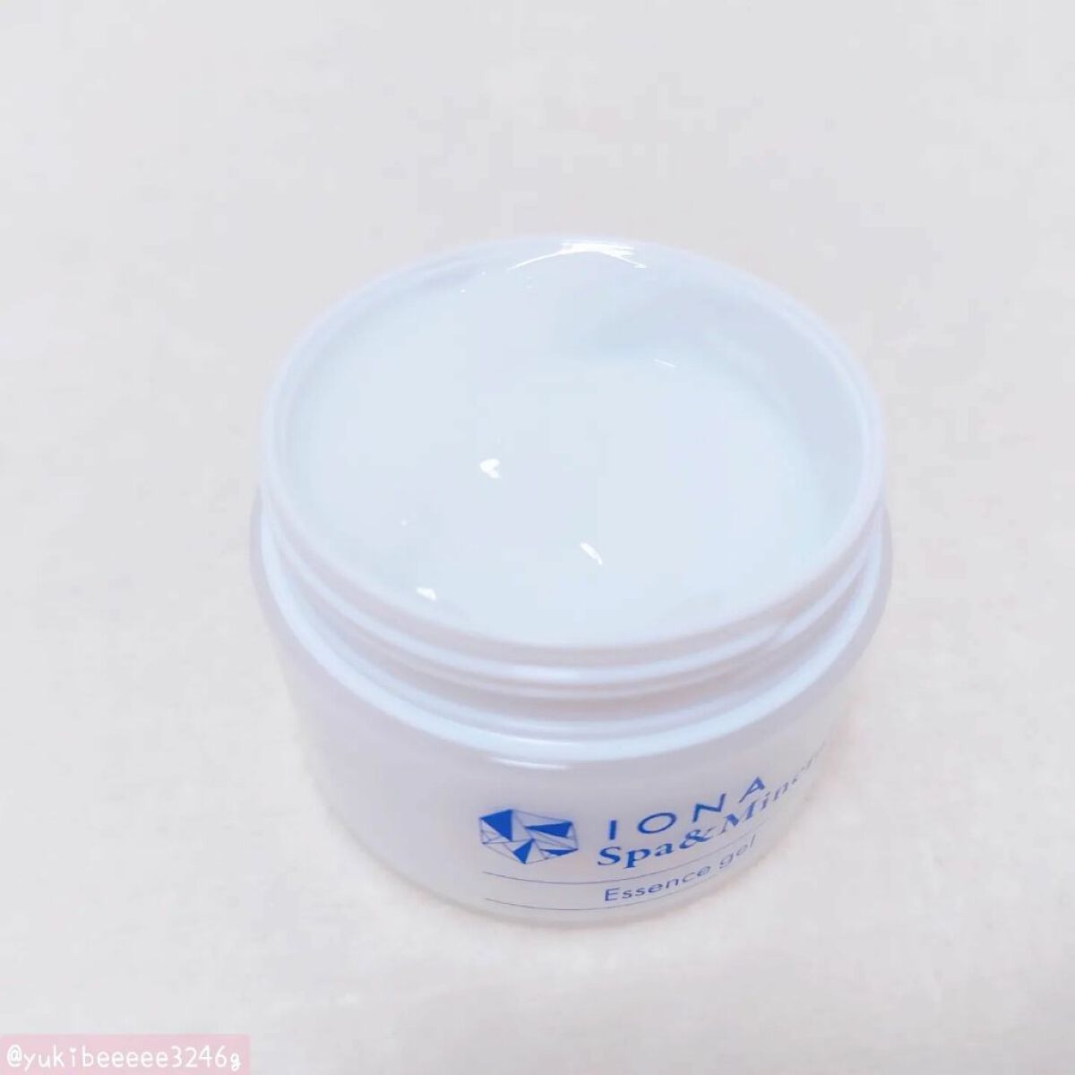エッセンス ジェル/イオナ スパ＆ミネラル/オールインワン化粧品を使ったクチコミ（2枚目）