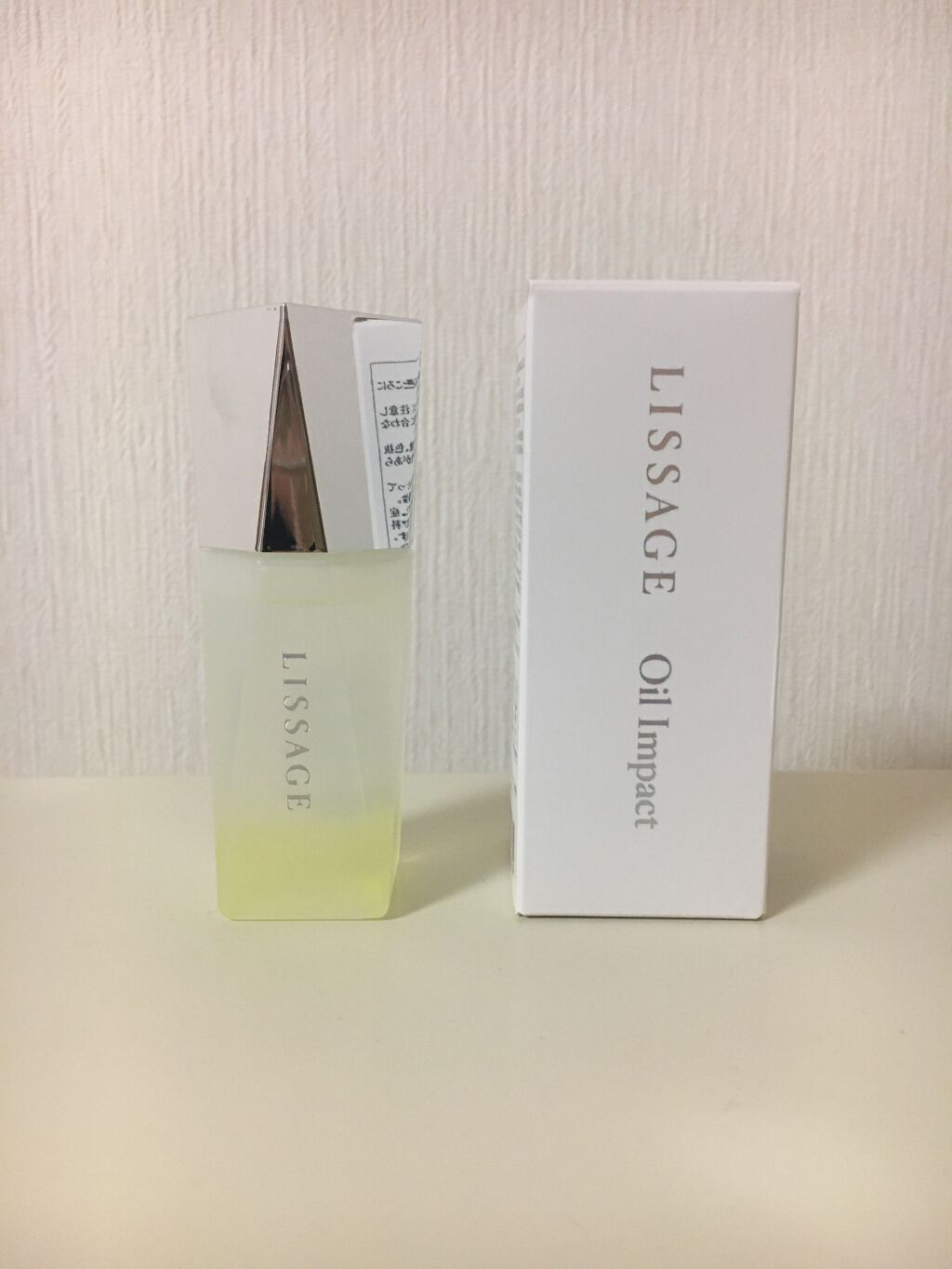 リサージ オイルインパクト　30ml 5500円

リサージの中でも1番お気に入り商品です！

オイルと美容液の2層式で使うときは振って混ぜ合わせます。

基本的にはお風呂で濡れた顔に使うものですが、乾いた顔にも使えます。

湯船に浸かりな