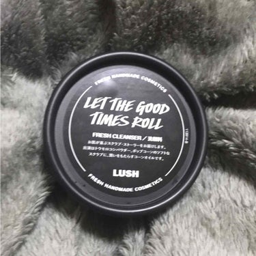 おばんです✨←こんばんは

今使ってる夜洗顔はコレ！

🌻LUSH   毎日が晩餐

これはビックリ‼️
ポップコーンが入ってるのは知ってたから驚きはなかったけど、匂いが。。。

あ、甘い香り
ホットケ