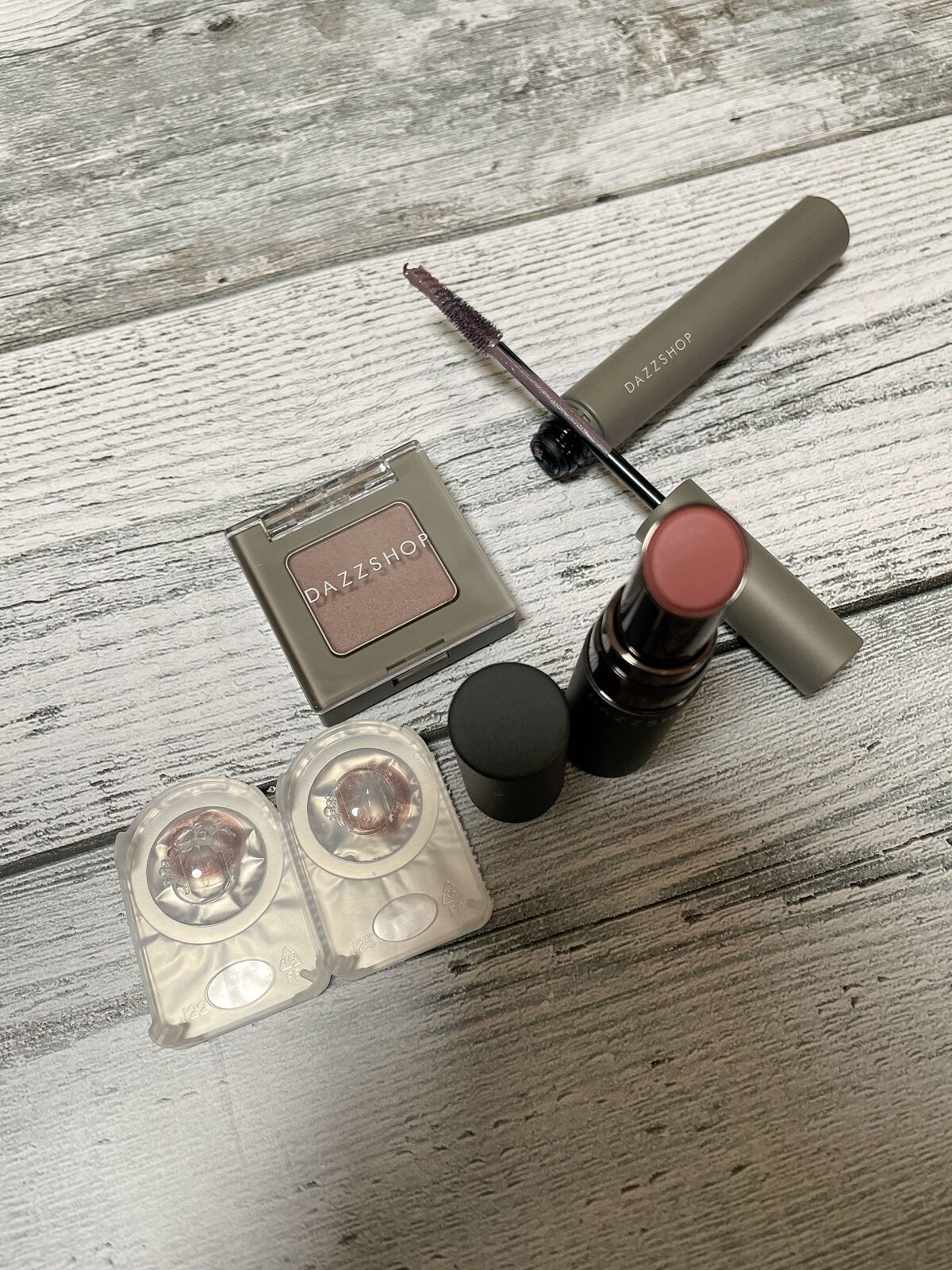 アリュールド シングル アイシャドウ SOUND OF SHADOW 28/DAZZSHOP/単色アイシャドウを使ったクチコミ（2枚目）