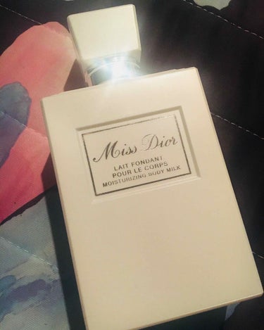Dior ミス ディオール ボディ ローションのクチコミ「上質な香りと、みずみずしい仕上がりがお気に入り(●´ω`●)
塗って肌がツルツルしてきた💓クリ.....」（1枚目）
