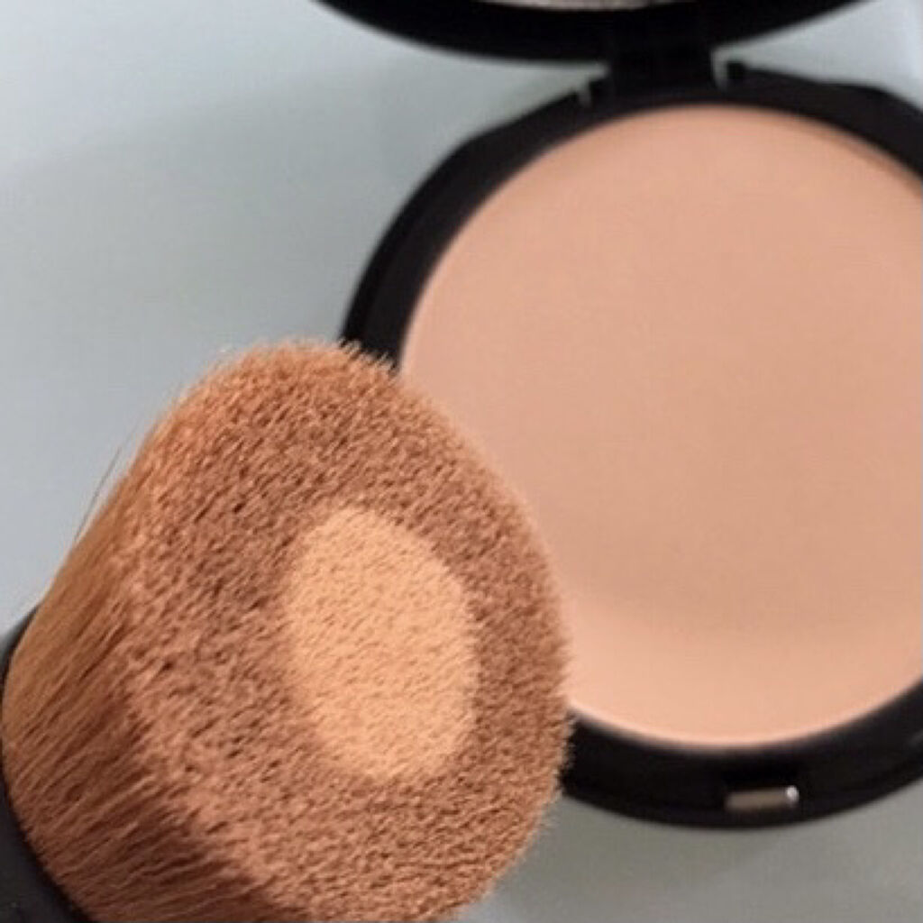 bareMinerals ベアプロ パウダー ファンデーションのクチコミ「粉っぽさがなく肌にしっかりフィットしてくれるのが気に入り一時愛用していたファンデ❤️

 薄づ.....」（3枚目）