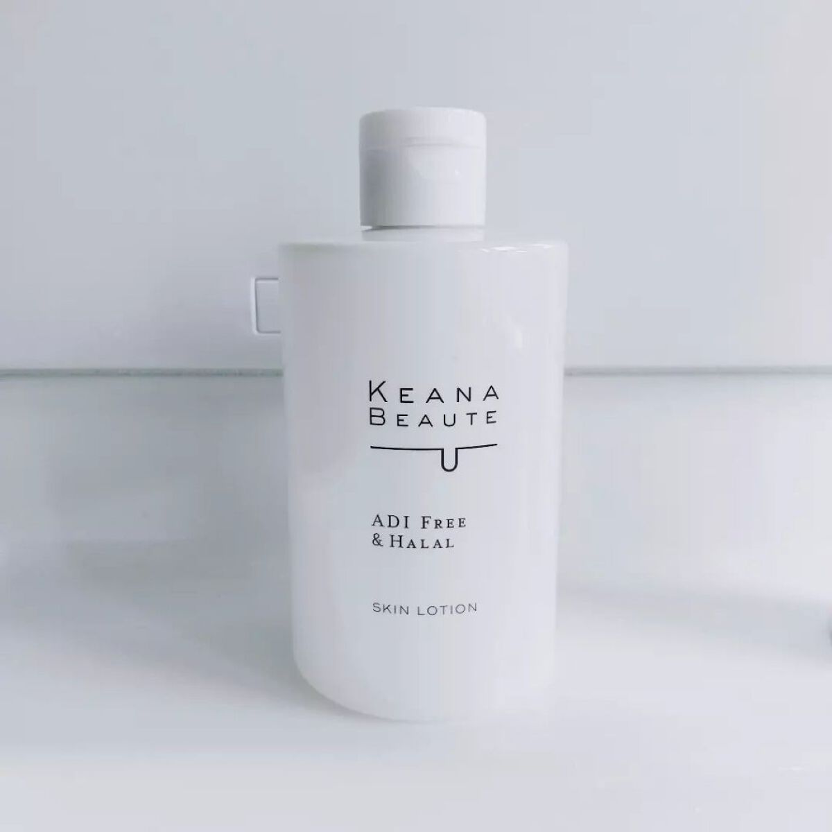 肌を再生し、滑らかにします。 アルカリ性オイルと肌のタイプに適した