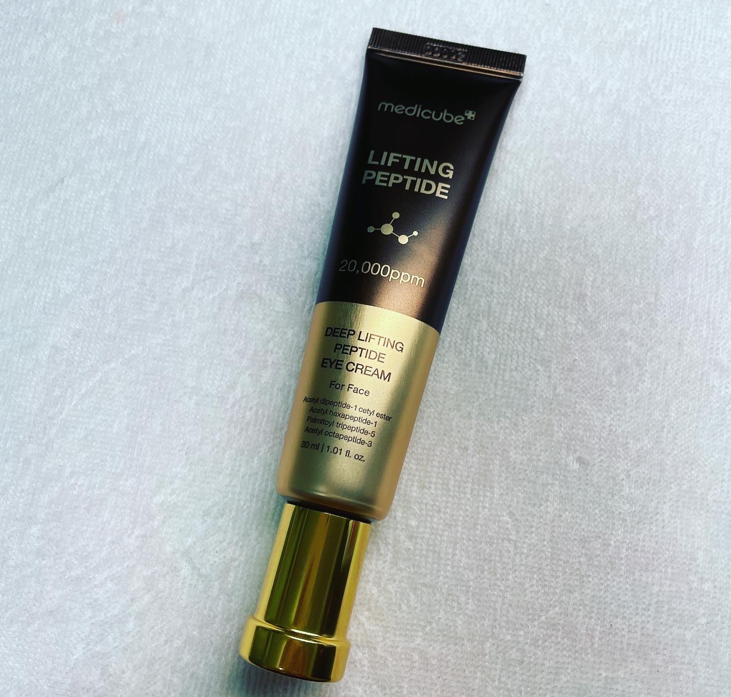 ディープリフティングアイクリーム/MEDICUBE/その他スキンケアを使ったクチコミ（2枚目）