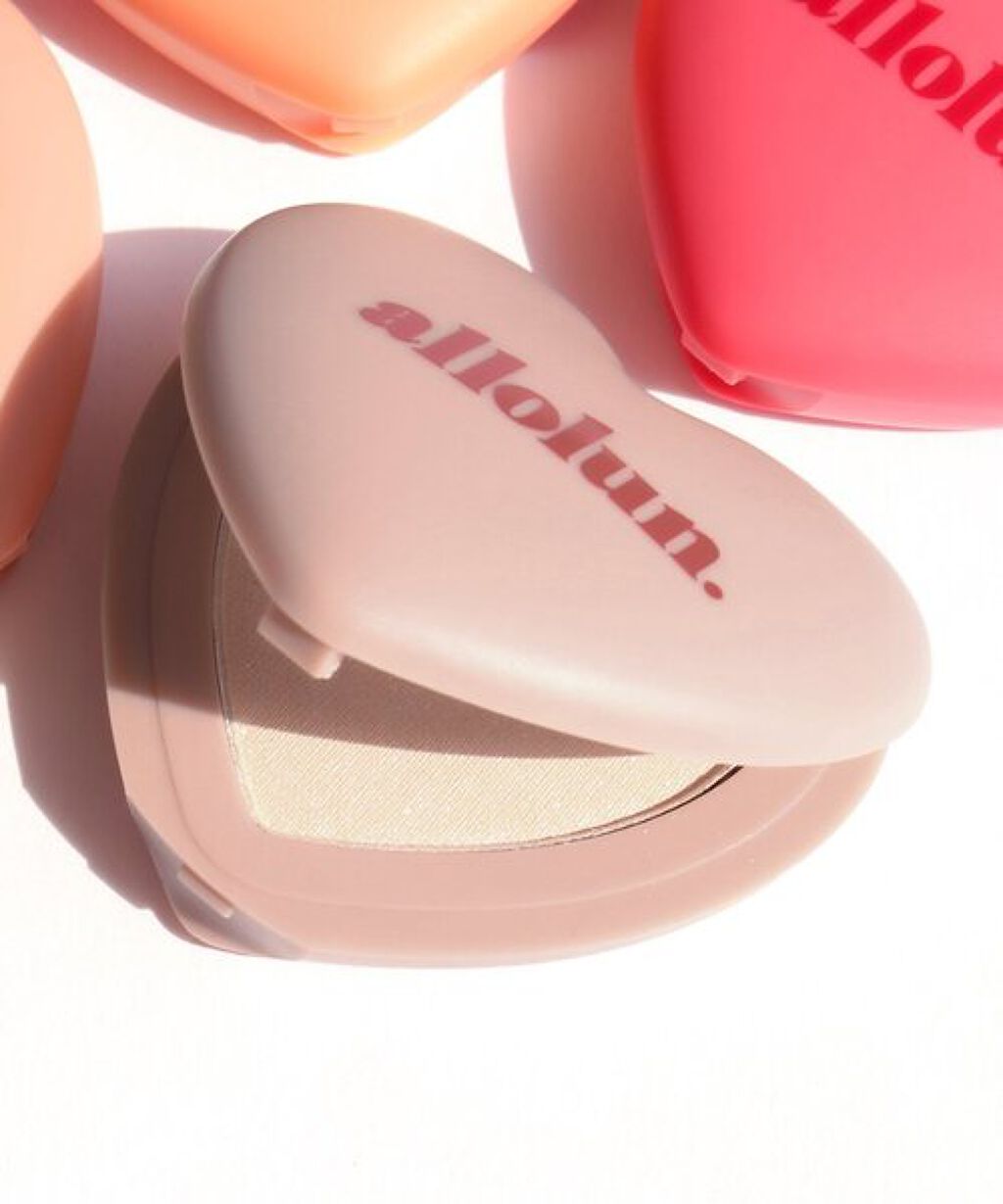 サーモンピンク