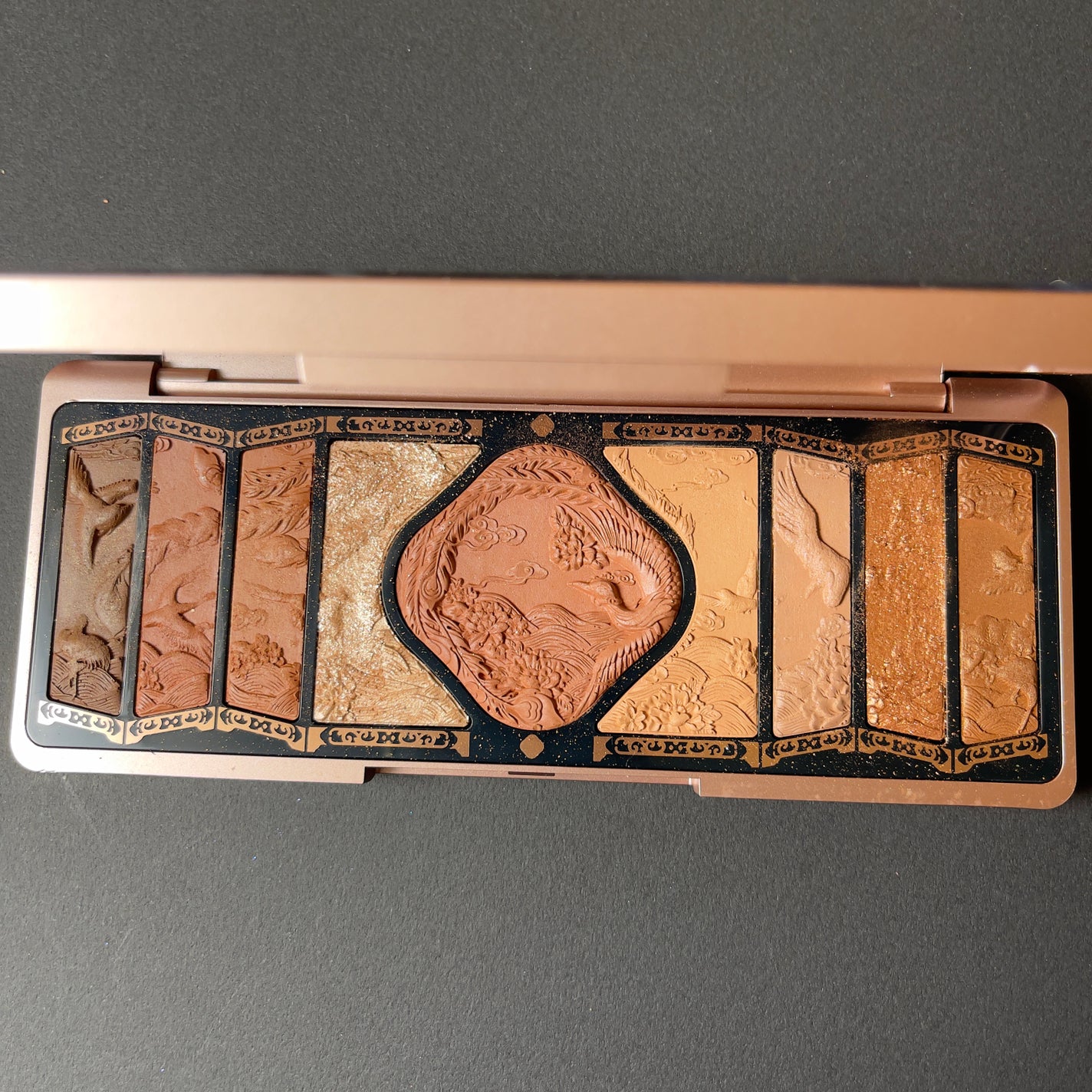 牡丹鏤月浮雕 百鳥朝鳳/花西子/アイシャドウパレットを使ったクチコミ(2枚目)