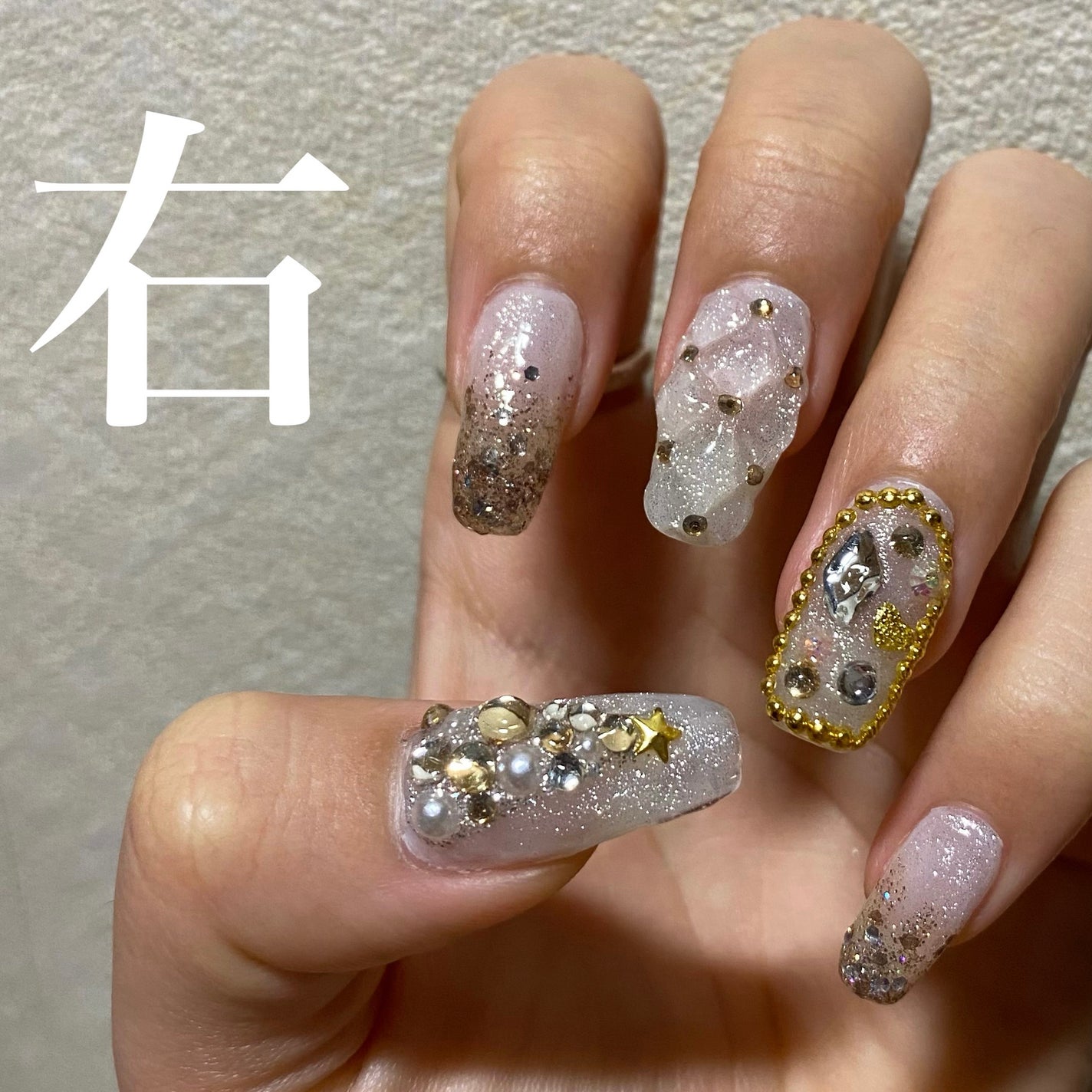 ⭐️ぺろ⭐️『フォロバ100%』 on LIPS 「100均とSHEINのみで出来る冬ネイルを紹介します❄️🌨️金..」(5枚目)