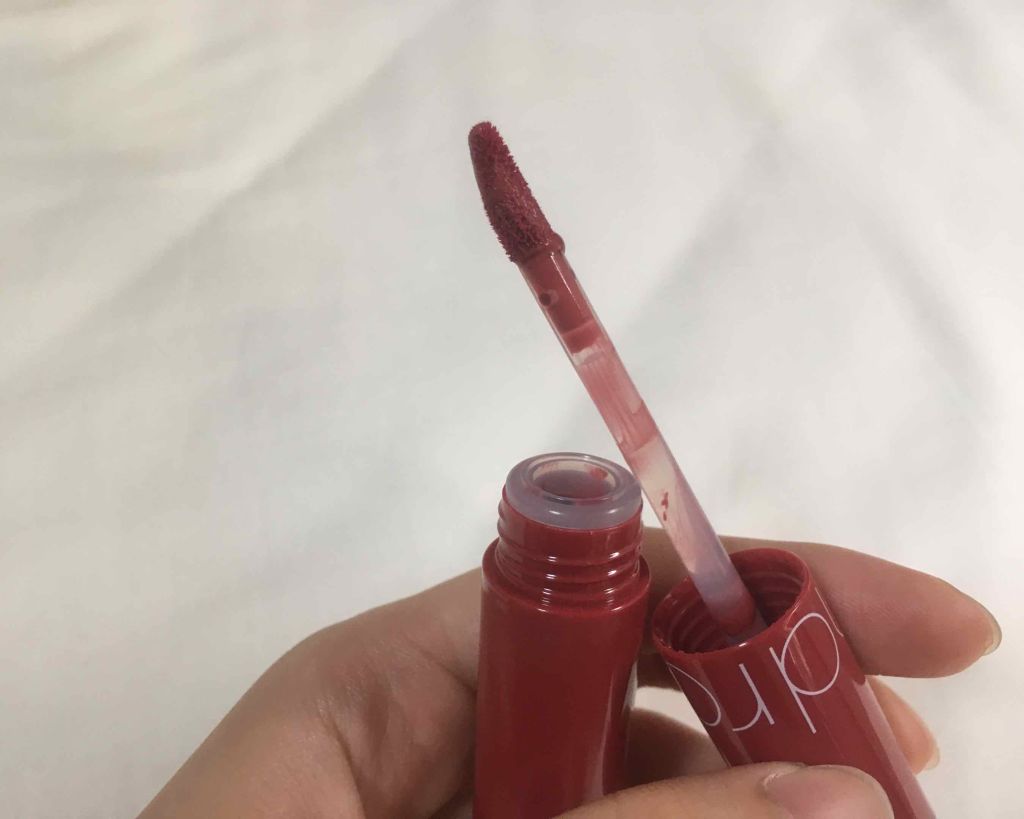 ジューシーラスティングティント/rom&nd/リップティントを使ったクチコミ(2枚目)