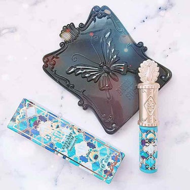 ANNA SUI アイラッシュ セラムのクチコミ「ANNA SUIのまつげ美容液
アイラッシュセラム

濃く、長く、圧倒的に。
孔雀が羽を広げた.....」（1枚目）