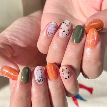 ぴよこれいと  あうるす on LIPS 「ハロウィンカラーでらくがきネイル💅✏️#カラフルネイル#col..」（2枚目）