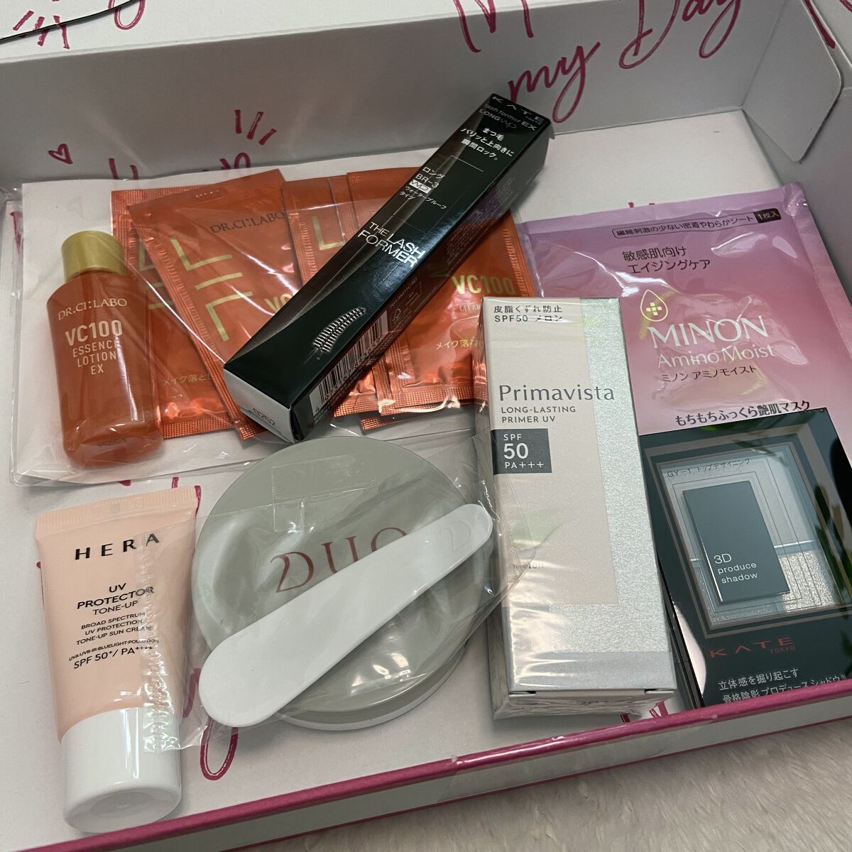 楽天で購入したコスメボックスのRAXYが届きました🚚


初めて購入したんですが、約2500円で、
マスカラや化粧下地、クレンジングなど
たくさん入っていてとってもお得でした☺︎


プリマヴィスタの化粧下地やKATEのアイシャドウ、マス