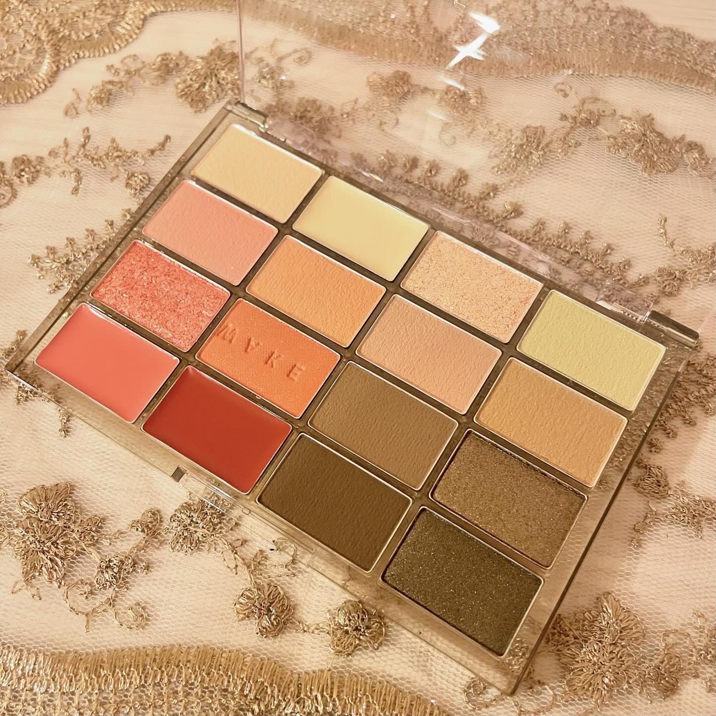 ソフトブラーリングアイパレット/wakemake/アイシャドウパレットを使ったクチコミ（2枚目）