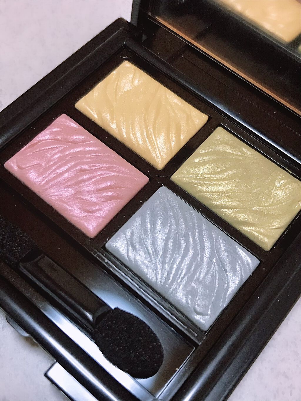 フラロッソ インテンソ アイシャドウ GR03/アスタリフト/アイシャドウパレットを使ったクチコミ（2枚目）