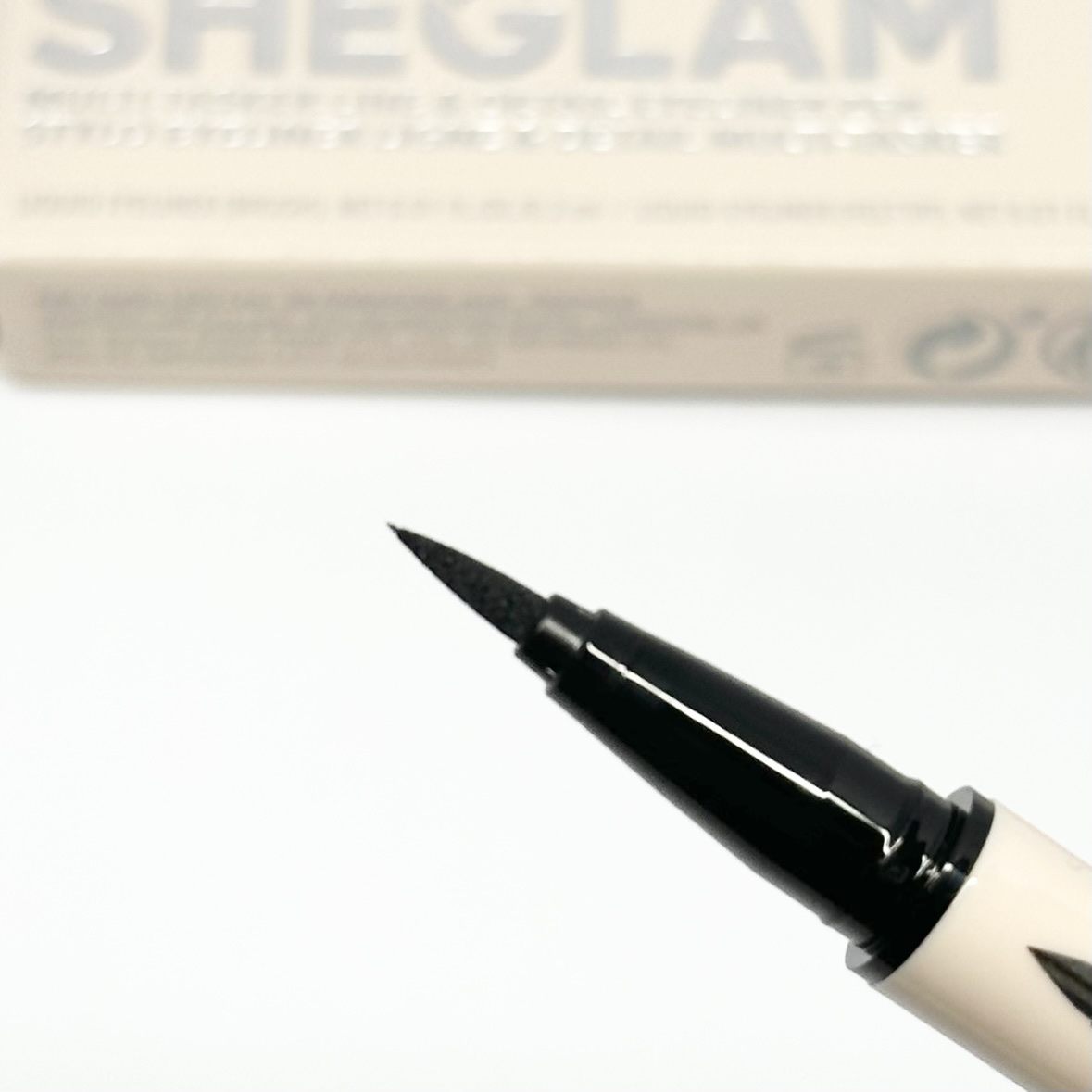 SHEGLAM マルチタスカーライン & ディテールアイライナーペンのクチコミ「今年の3月に新しくSHEGLAMに仲間入りした｢マルチタスクライン&ディテールアイライナー｣✎.....」（3枚目）