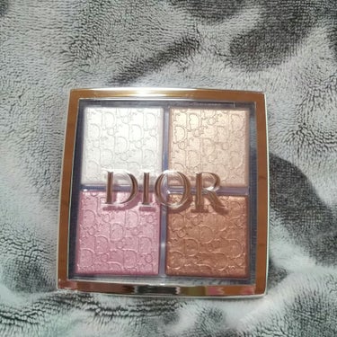 ディオール バックステージ フェイス グロウ パレット 001/Dior/プレストパウダーを使ったクチコミ（3枚目）