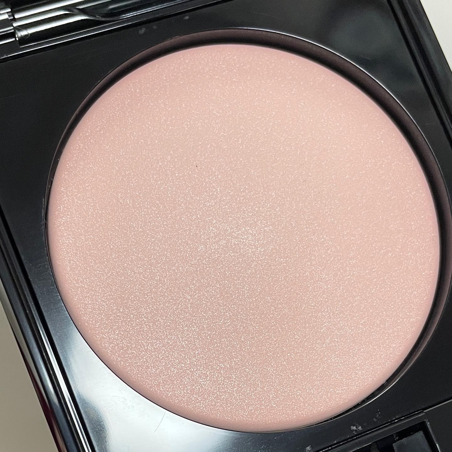 アディクション スキンリフレクト セッティングパウダー 002 Translucent Pink/ADDICTION/プレストパウダーを使ったクチコミ（2枚目）