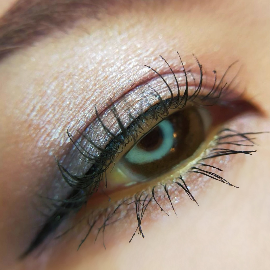 オーラデュウ プリズム イルミネーター ピコ/SHISEIDO/単色アイシャドウを使ったクチコミ（2枚目）