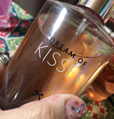 victoria's secret (ヴィクトリアズシークレット) ボディ ミストのクチコミ「2018.02.12
ボディミスト達❤️
KISRESは特価で購入❤️
全体的に癖のある香りが.....」（2枚目）