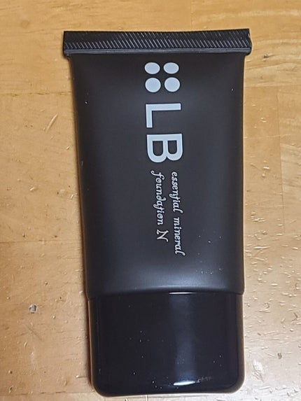 エッセンシャルミネラルファンデーション ヘルシーオークル/LB/リキッドファンデーションの画像