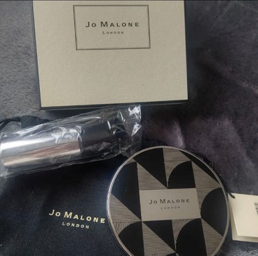 イングリッシュ ペアー ＆ フリージア センテッド ボディ パウダー/Jo MALONE LONDON/その他キットセットを使ったクチコミ（4枚目）