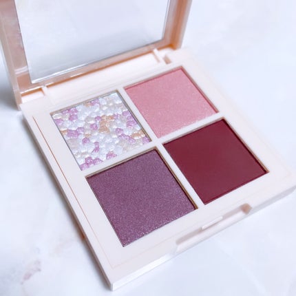 レブロン ダズル アイシャドウ クアッド/REVLON/アイシャドウパレットを使ったクチコミ(2枚目)