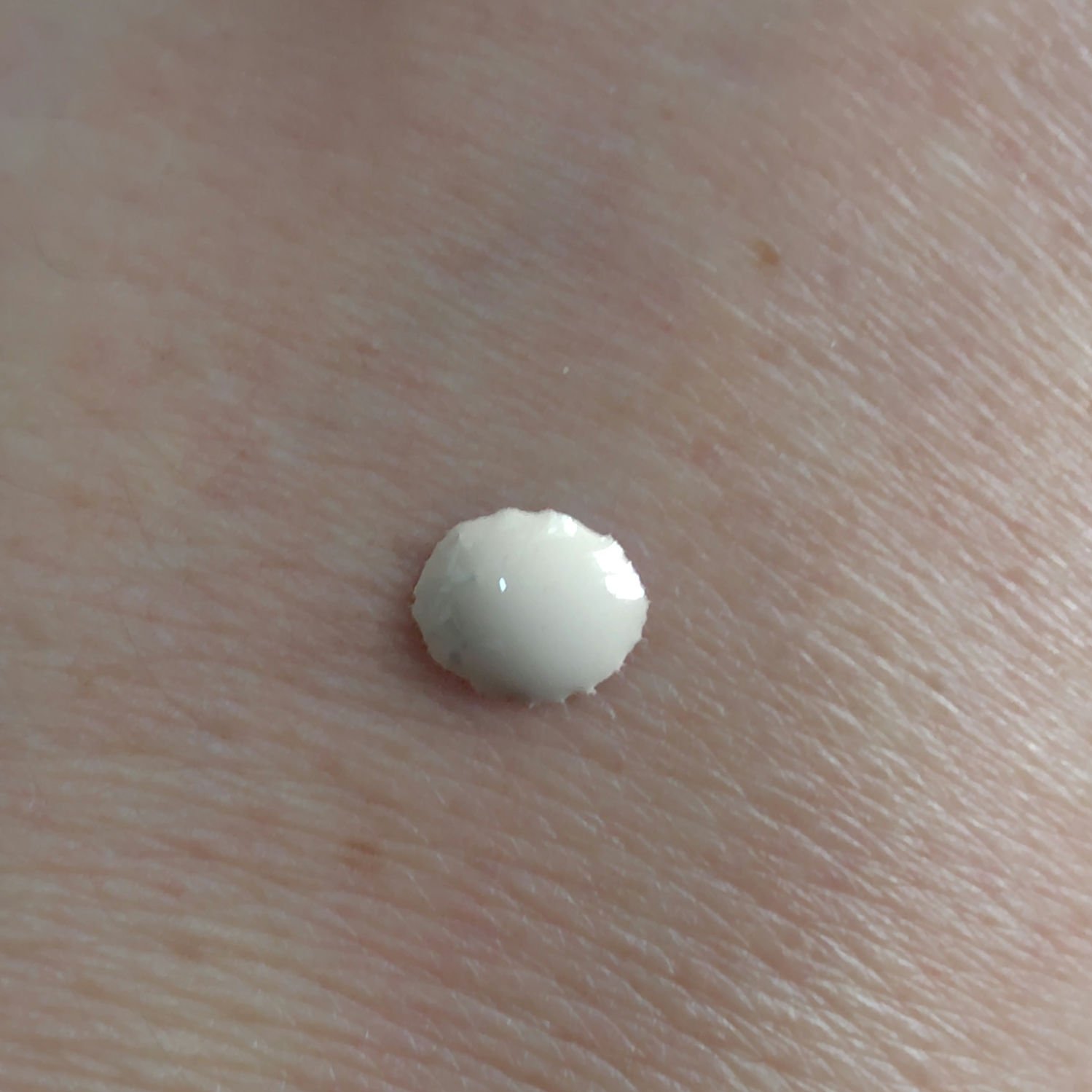 エッセンス スキングロウ ファンデーション 140 Porcelain/SHISEIDO/リキッドファンデーションを使ったクチコミ（2枚目）