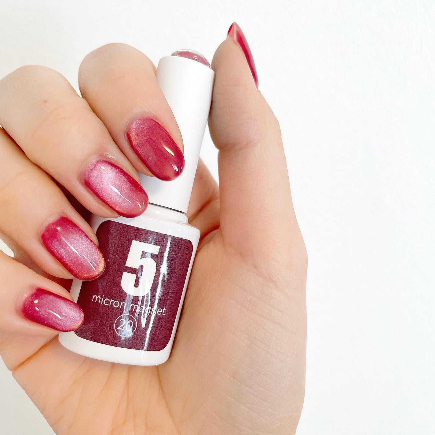 はみぃ*1st夏2nd秋 on LIPS 「ネイル工房の5micronmagnetの20番指先に宝石ついて..」(3枚目)