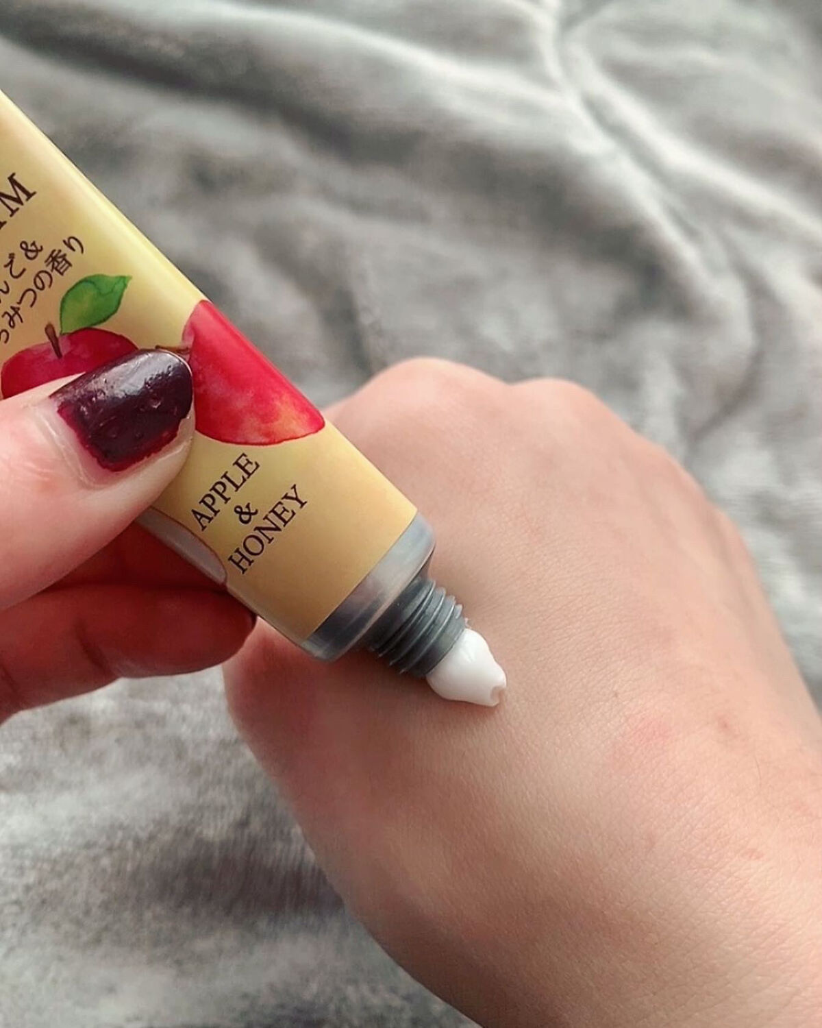 グローバル プロダクト プランニング ゆずRCバスパウダー ゆずとはちみつの香りのクチコミ「クリスマス投稿🎄✨

アップルハンドクリーム🍎
✴︎ しっとり保湿
✴︎ポーチにピッタリサイズ.....」（3枚目）