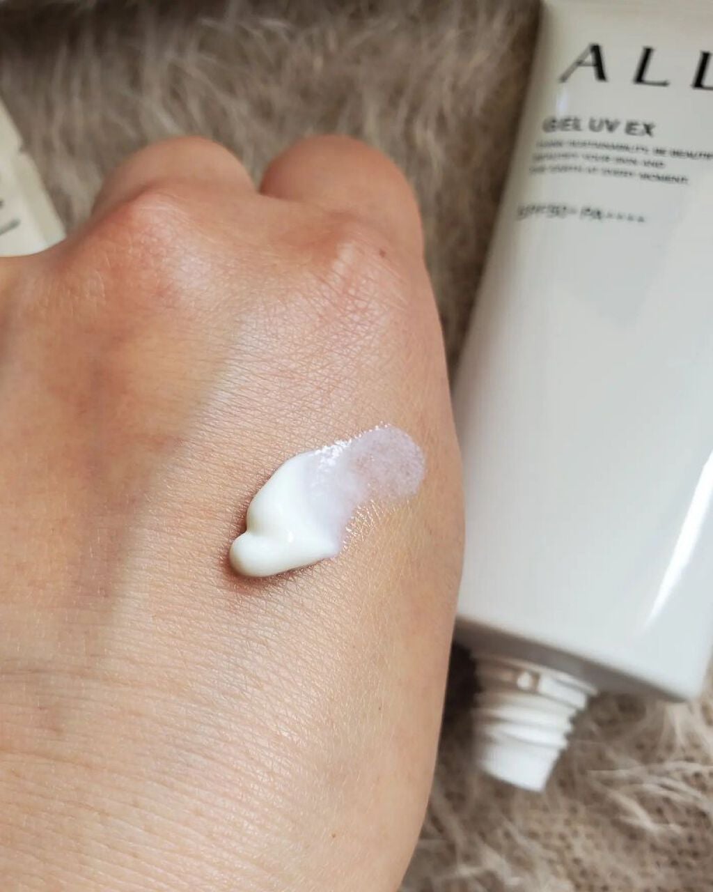 yuuuu.aki on LIPS 「こんにちは😊💓だんだん日差しが強くなってきたので新しい日焼け止..」(5枚目)