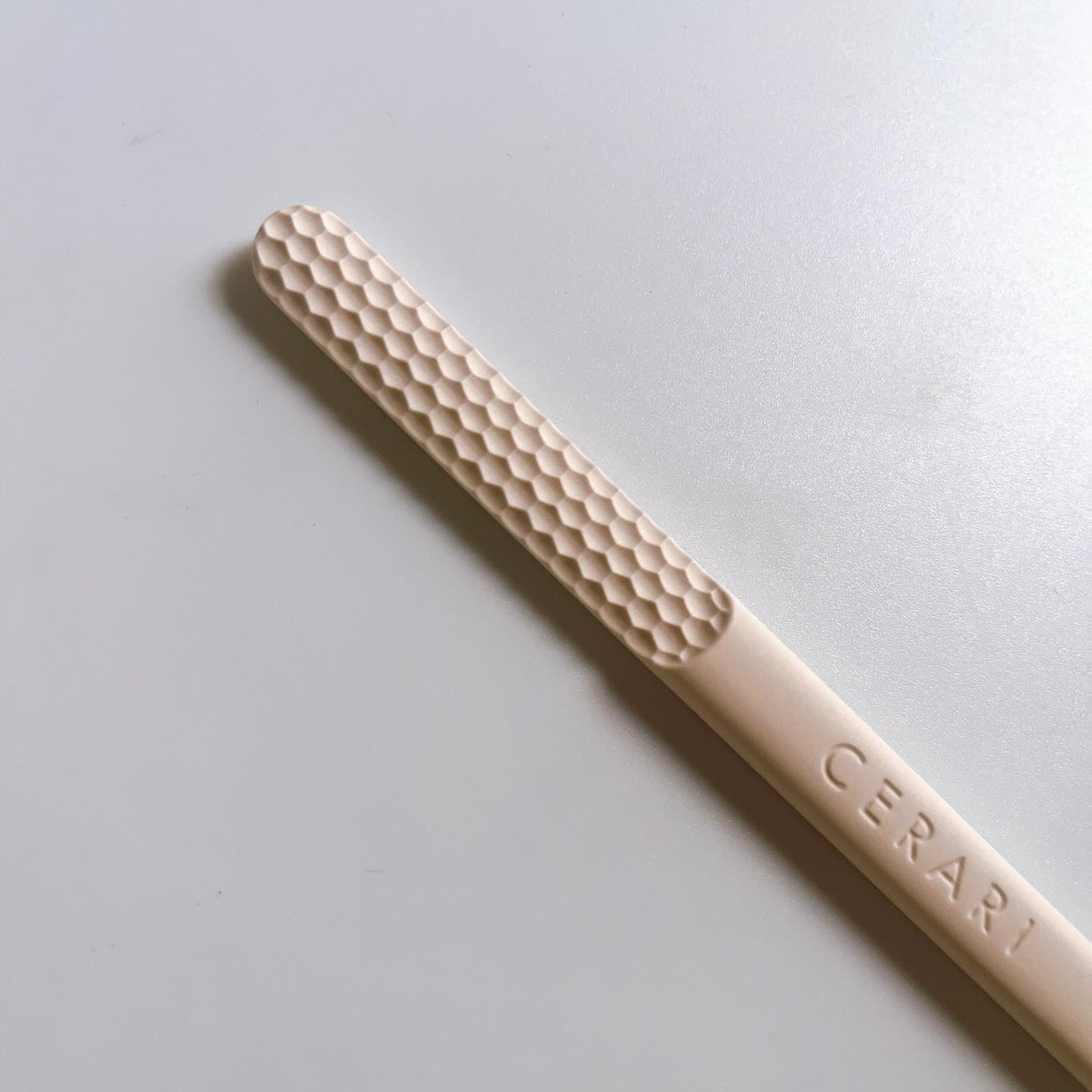 ひとりコスメ部 フォロバ100 on LIPS 「とてもオシャレな舌クリーナー「セラリ」CERARI@denta..」(3枚目)