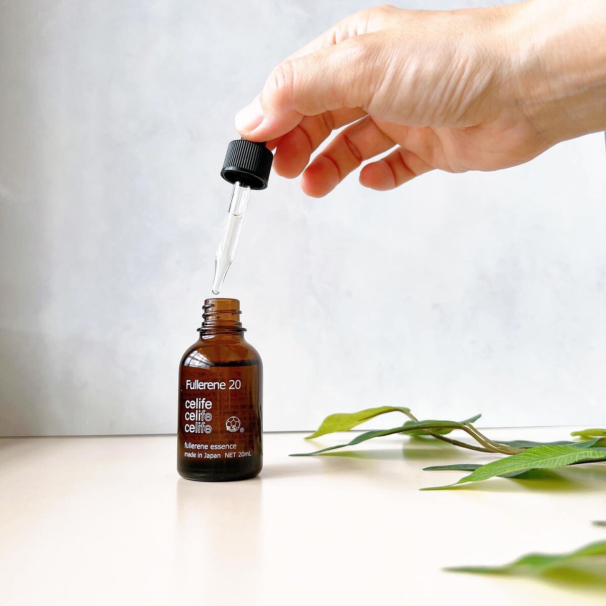 フラーレン配合美容液 フラーレン20/Celife/美容液を使ったクチコミ（2枚目）