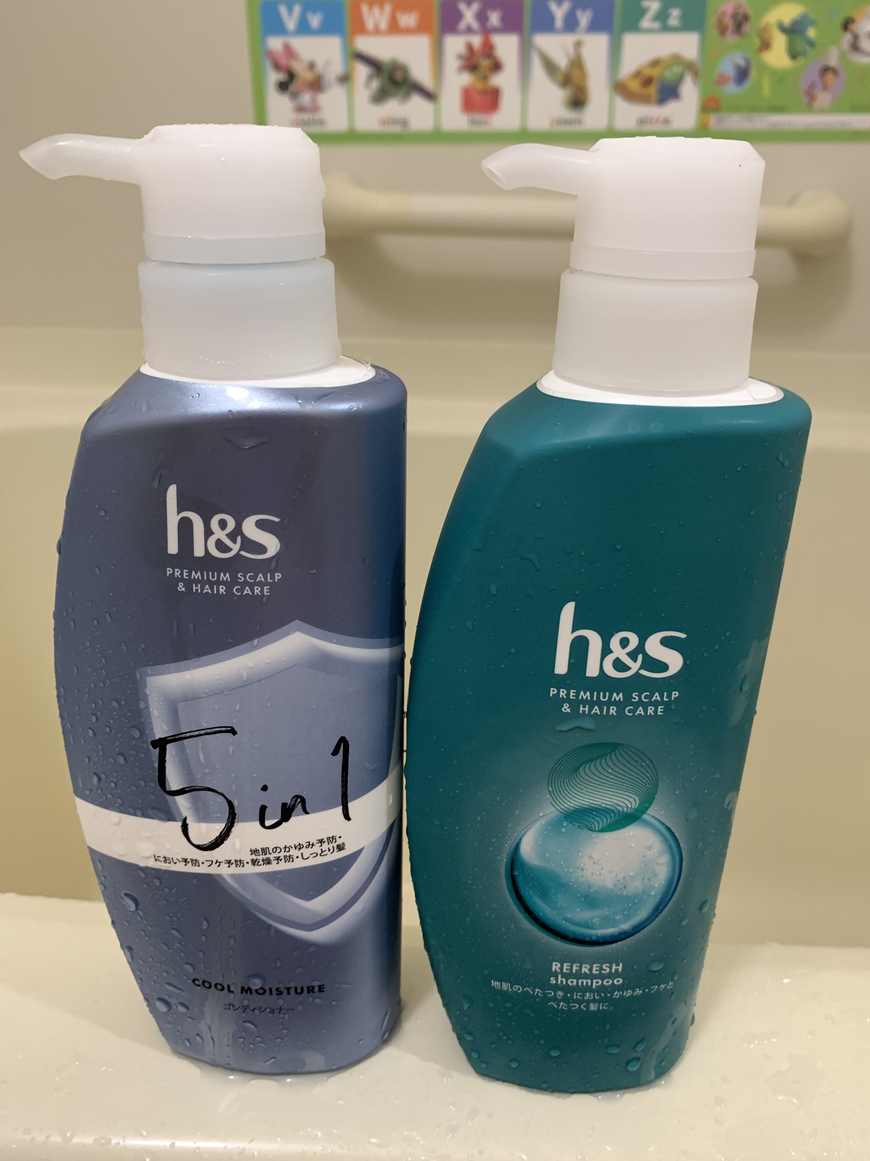 こちら
h&s様の
5 in 1 クールモイスチャー コンディショナー🎶

コンディショナーは5つの効果を1本で！地肌のかゆみ予防・におい予防・フケ予防・乾燥予防・しっとり髪に⭐️⭐️

いい香りで気持ちよく
コンディショナーとは違い少し