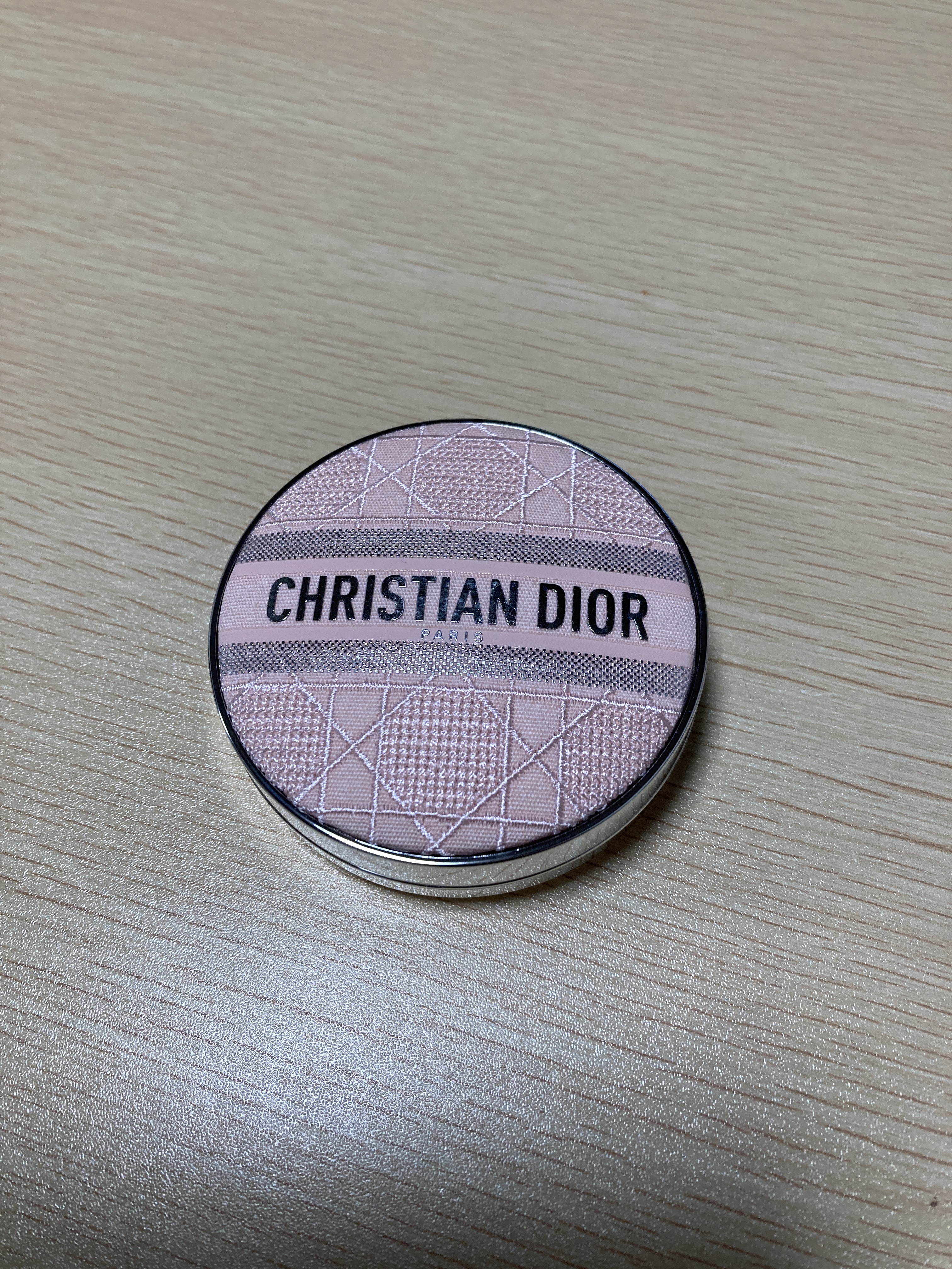 ディオールスキン フォーエヴァー クッション ケース（数量限定品） ピンク エンブロイダード カナ―ジュ ケース/Dior/その他化粧小物を使ったクチコミ（2枚目）