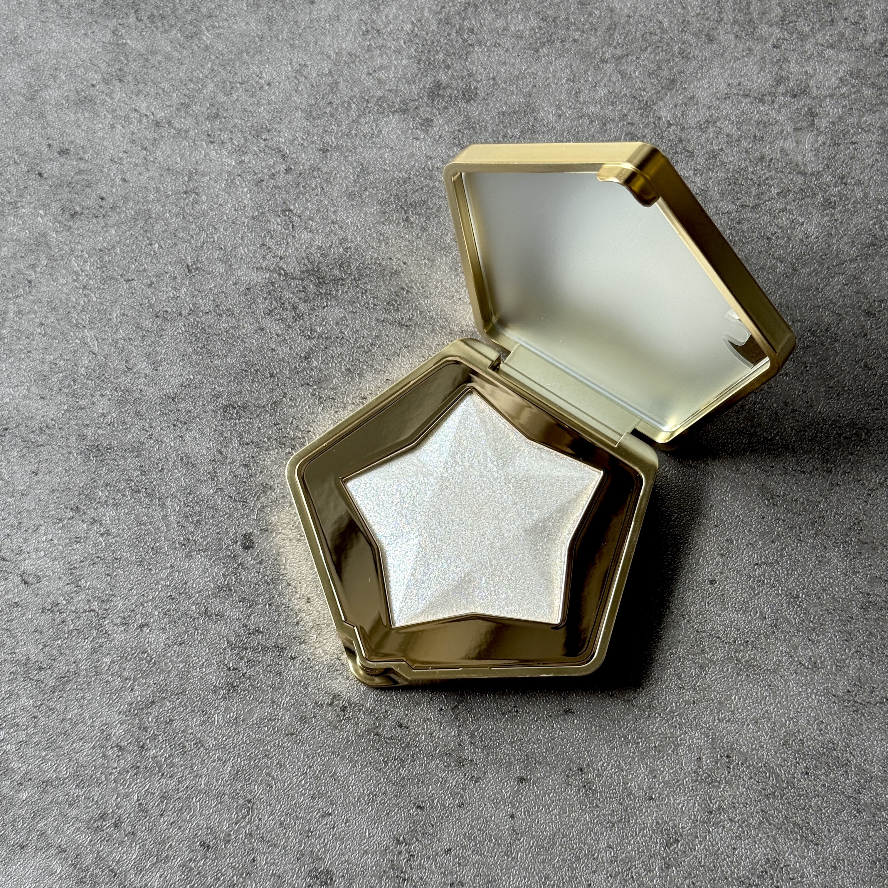 スターダストダイヤモンドハイライトパウダー 01 シルバーホワイト