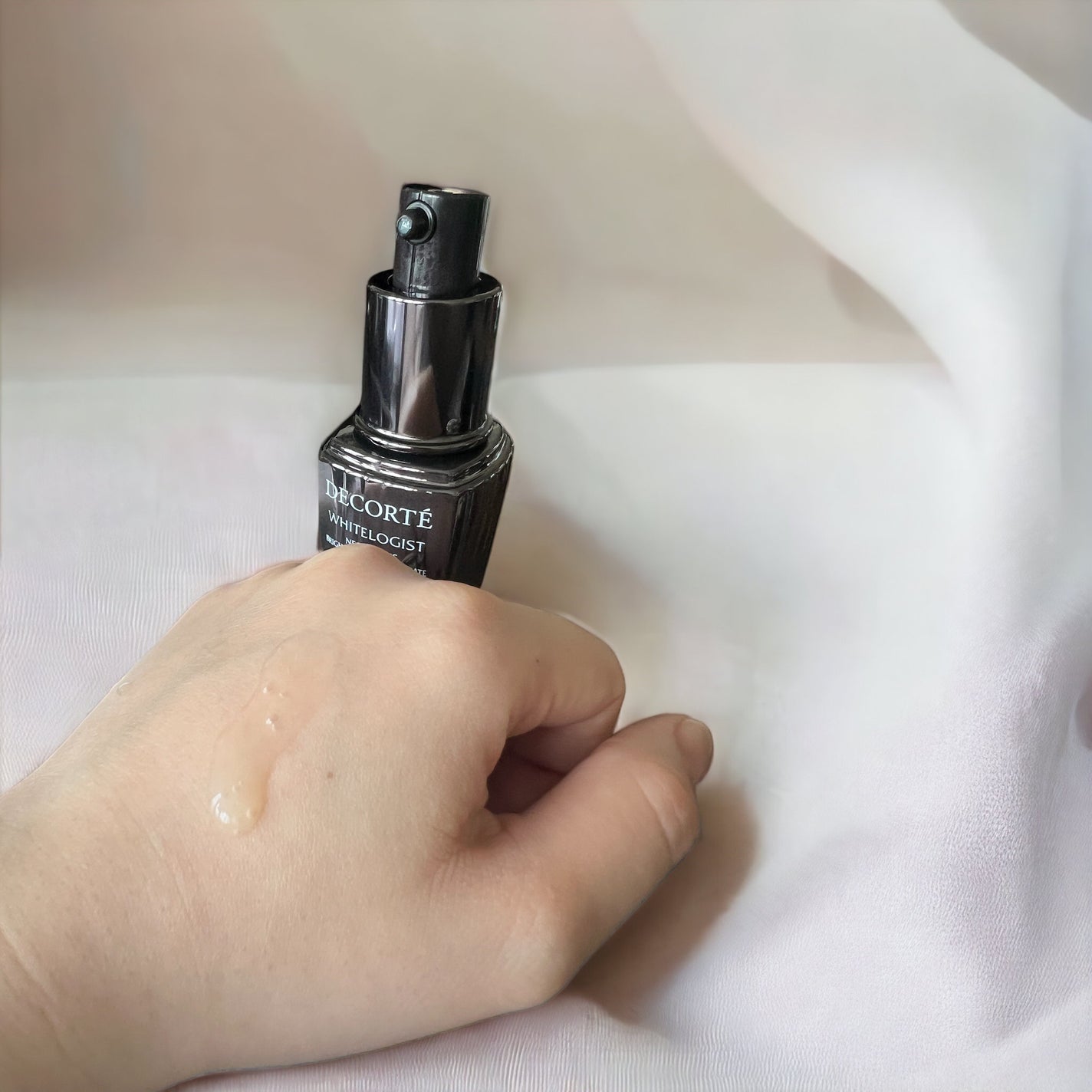 ホワイトロジスト ネオジェネシス ブライトニング コンセントレイト/DECORTÉ/美容液を使ったクチコミ(2枚目)