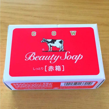 #COW
#牛乳石鹸

固形石鹸 赤箱✨

この石鹸は昔からありますよね😀
リーズナブルで買いやすいですよね✌🏻

この石鹸の効果はあせもがすぐ治る‼️
背中と胸の間のあせも💦
いくらあせもの薬を塗って