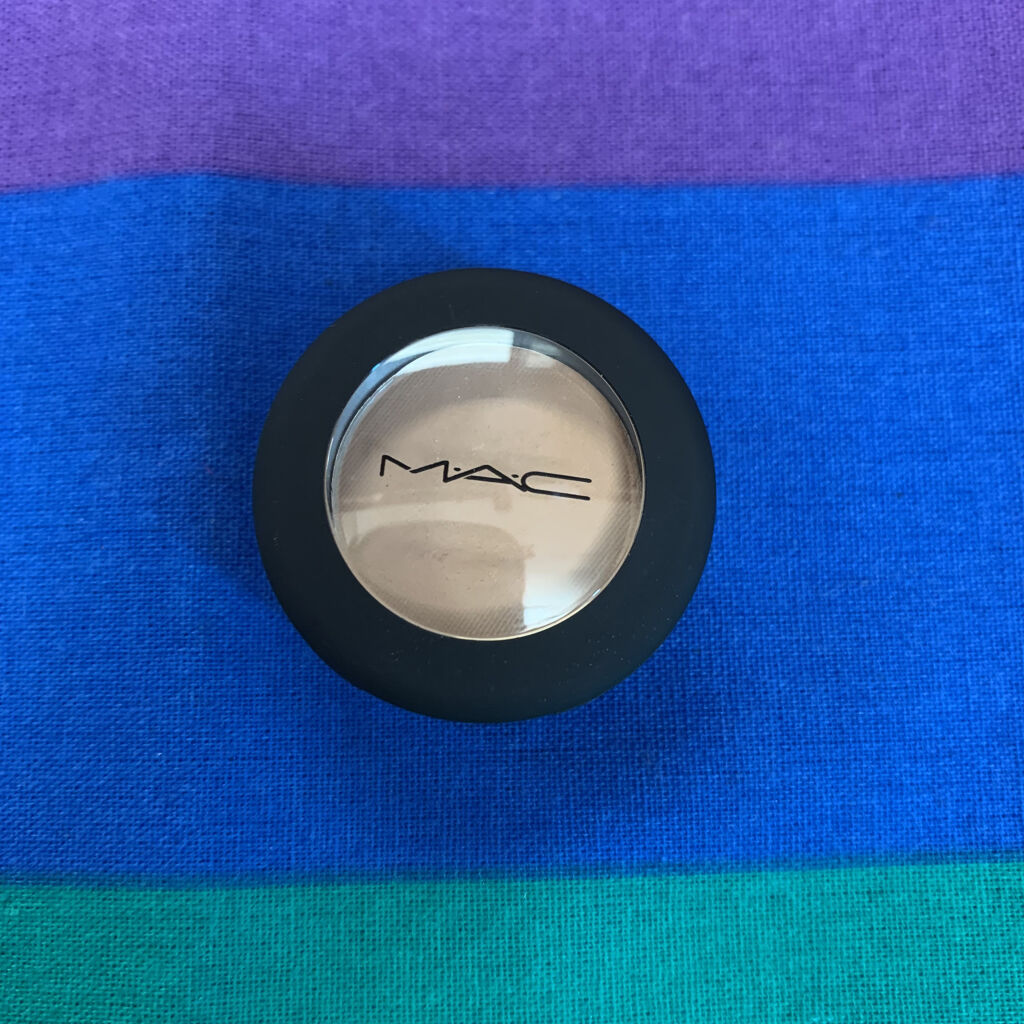 パウダー キス アイシャドウ ベスト オブ ミー/M・A・C/単色アイシャドウを使ったクチコミ（1枚目）