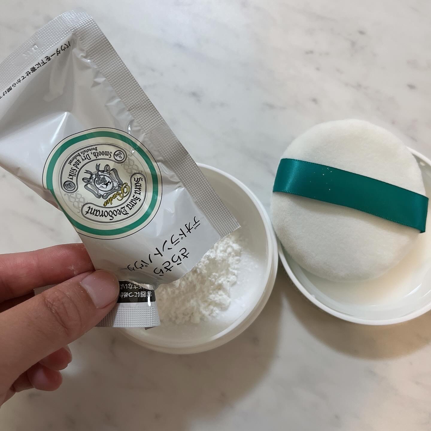 薬用さらさらデオドラントパウダー/デオナチュレ/デオドラント・制汗剤を使ったクチコミ（2枚目）