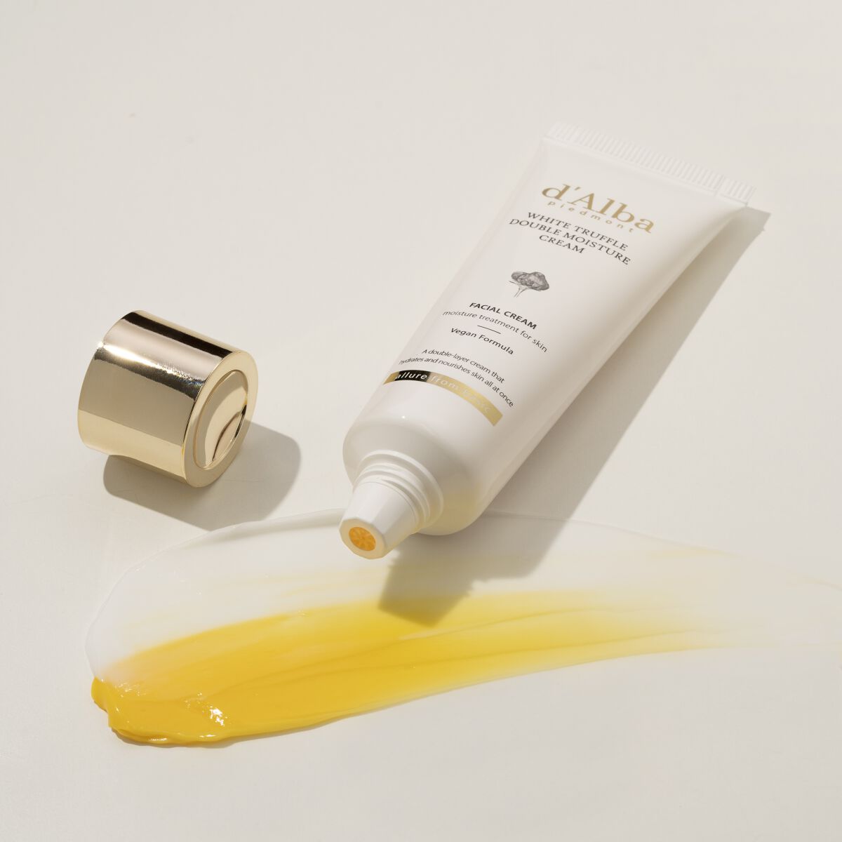 ダルバ公式(d'Alba Official) on LIPS 「2種類のクリームを一度に