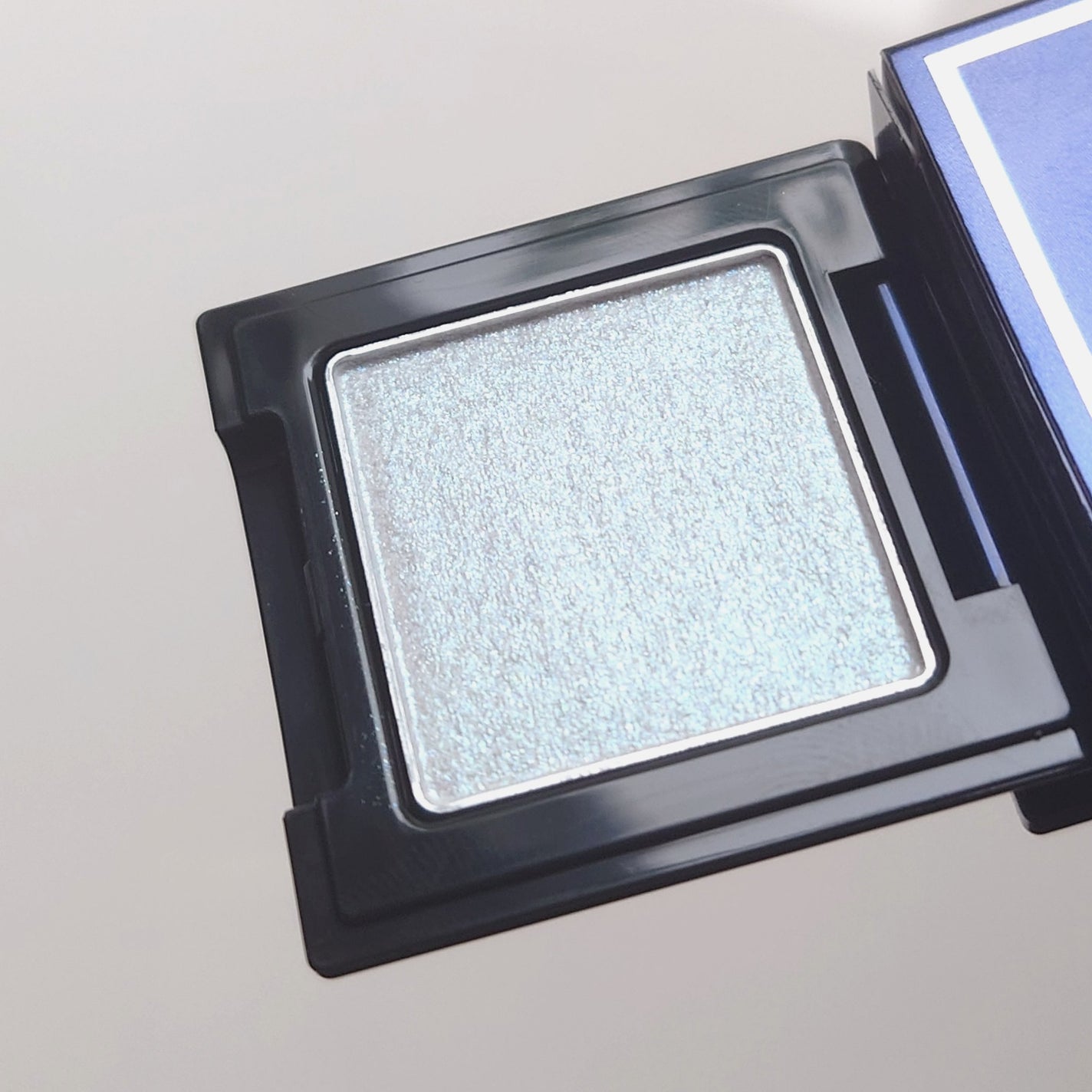 ラズル アイカラー/エレガンス ラズル /単色アイシャドウを使ったクチコミ(2枚目)