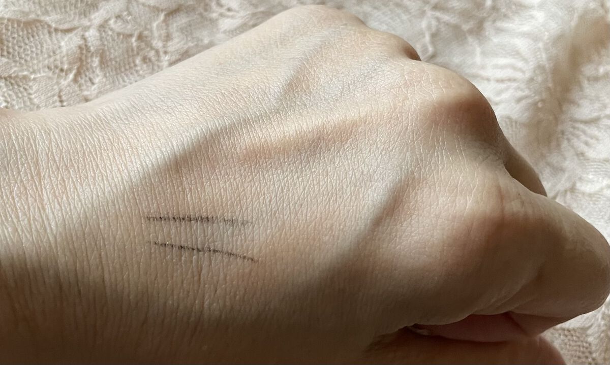 #212 フラット ディファイナー ブラシ/M・A・C/メイクブラシを使ったクチコミ（2枚目）