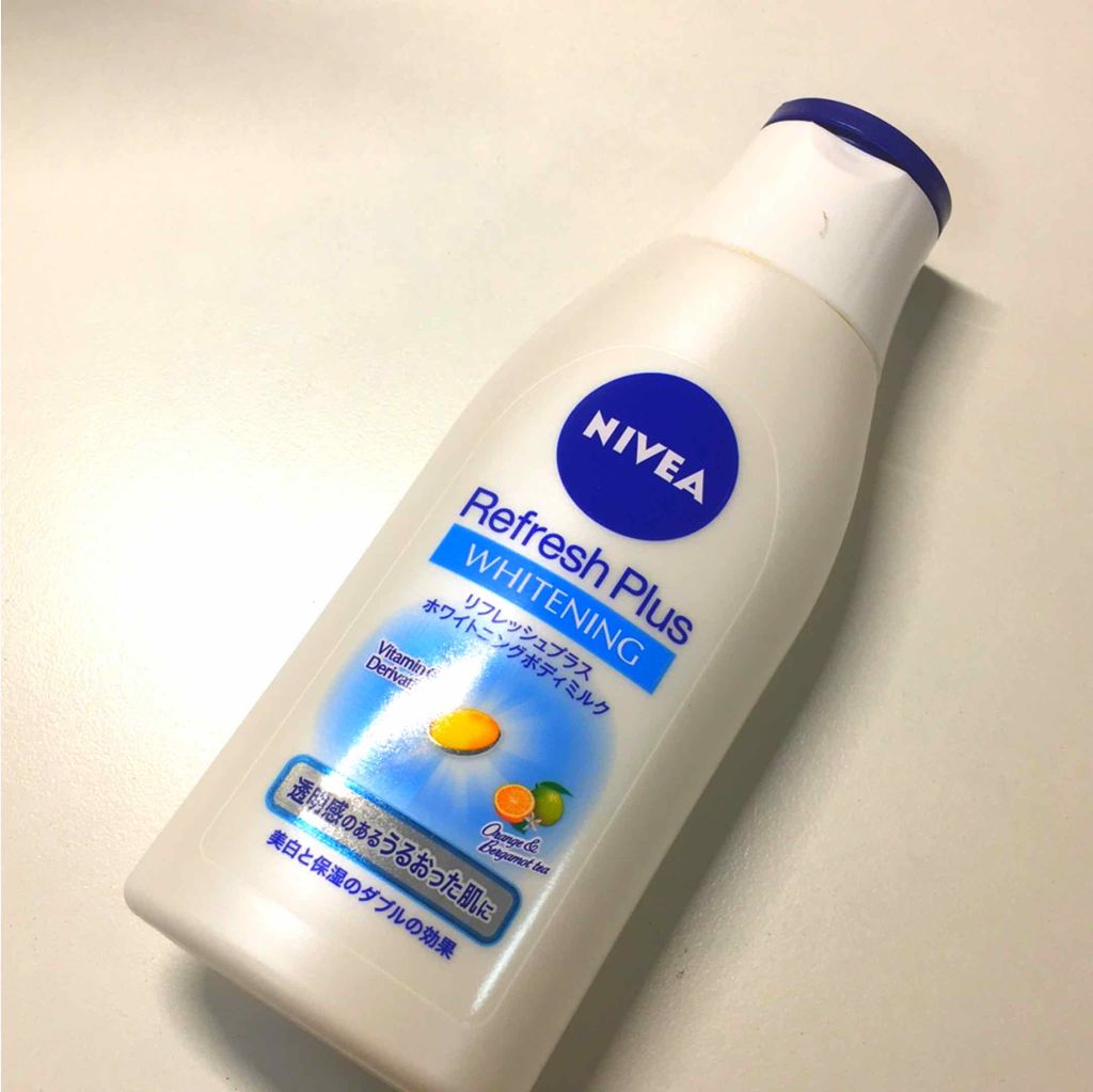 ニベア  リフレッシュプラス ホワイトニング ボディミルクのクチコミ「⚠︎無加工の腕の写真載せております。⚠︎

一枚目がよく焼ける腕の外側の写真
二枚目があまり焼.....」（1枚目）