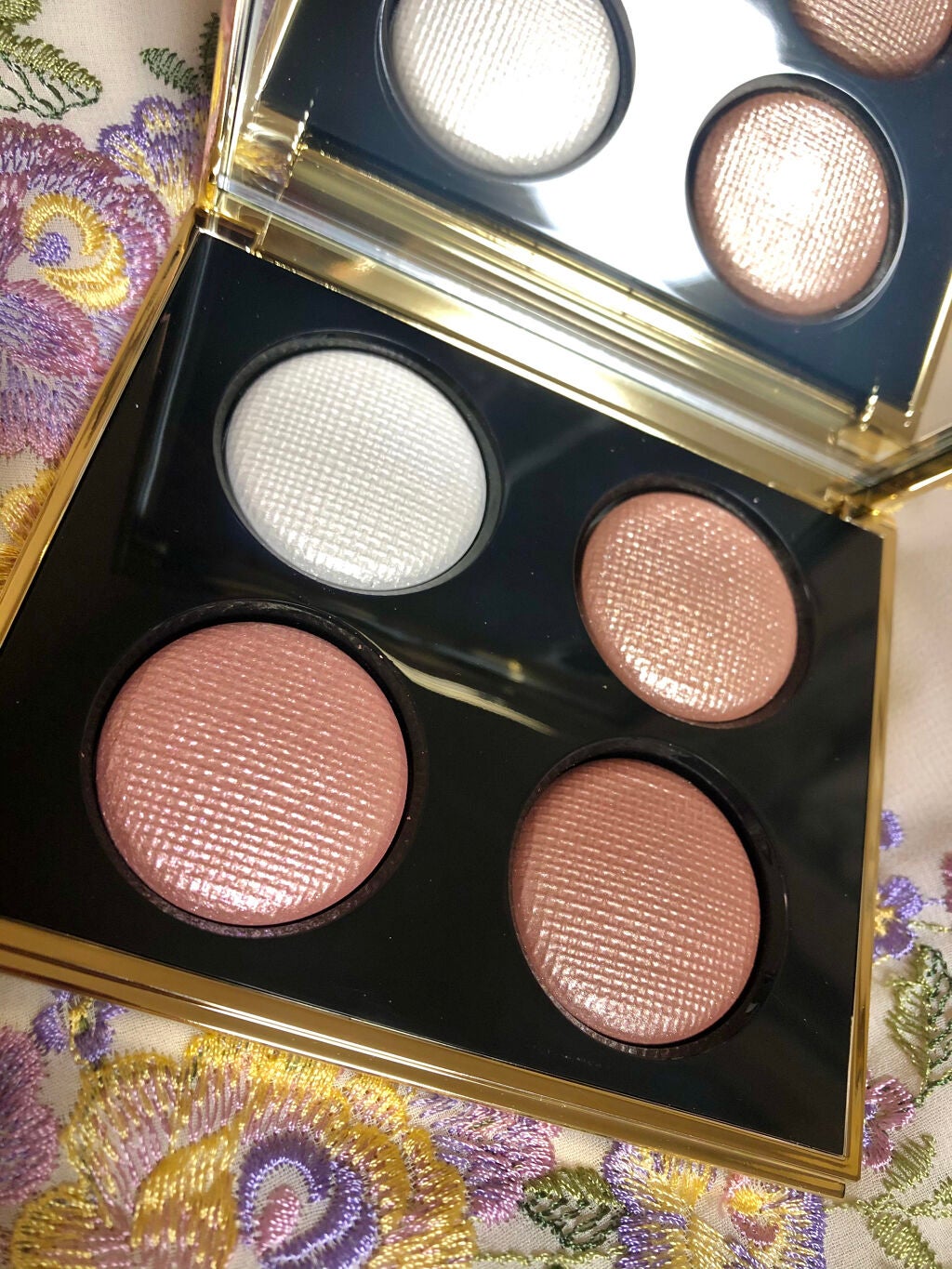 ピンク グロウ リュクス アイシャドウ パレット/BOBBI BROWN/アイシャドウパレットを使ったクチコミ(2枚目)