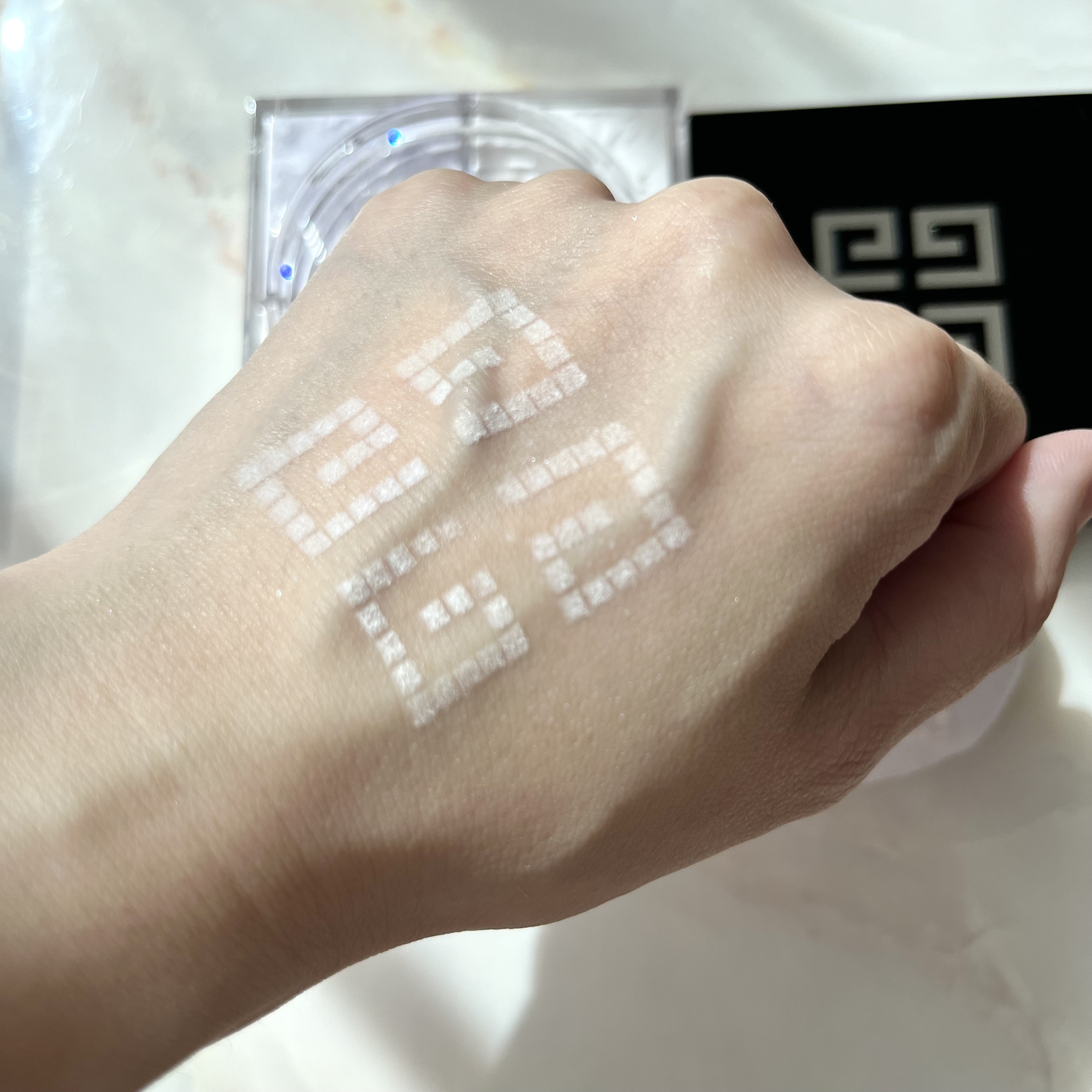 プリズム・リーブル/GIVENCHY/ルースパウダーを使ったクチコミ（3枚目）