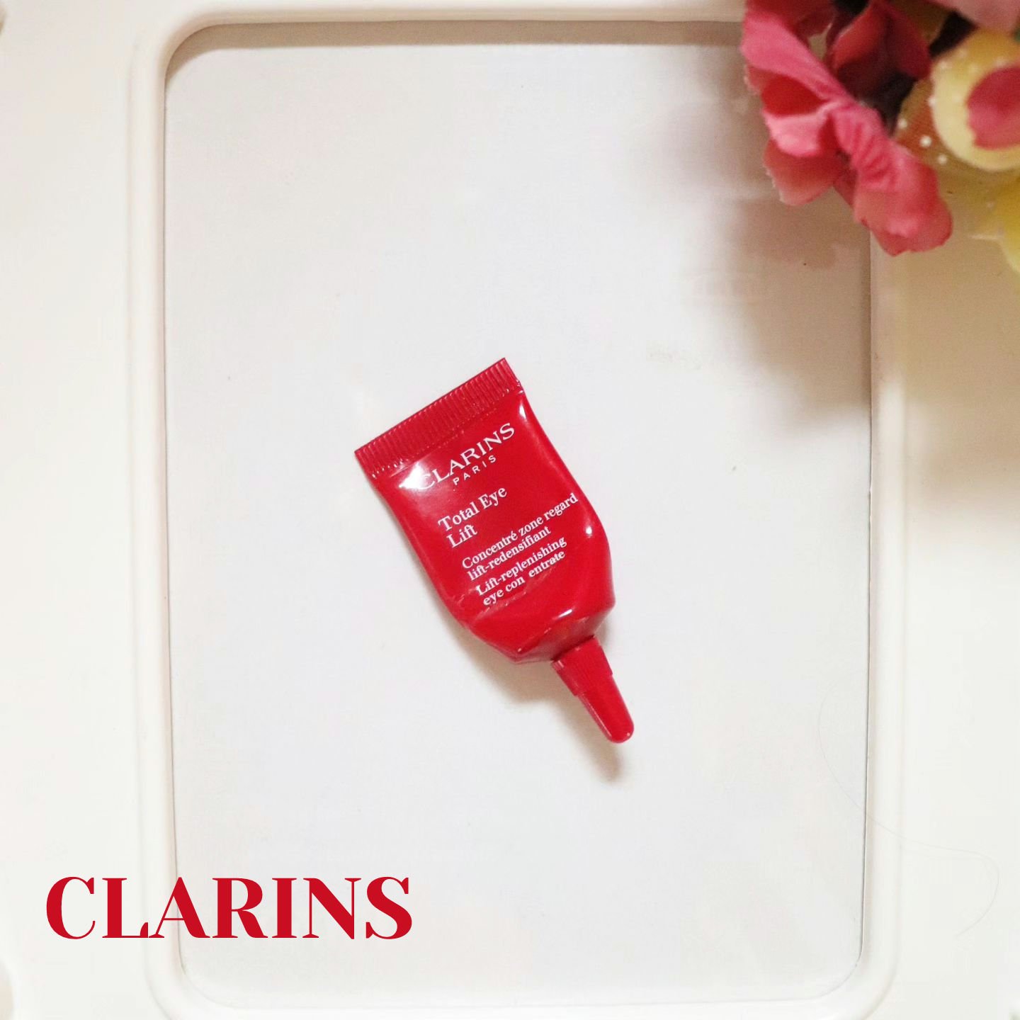 CLARINS トータル アイ インテンスのクチコミ「クラランス.
トータルアイインテンス.
.
♪
ミニサイズの使いきりです✨️..
かわいいサイ.....」（1枚目）