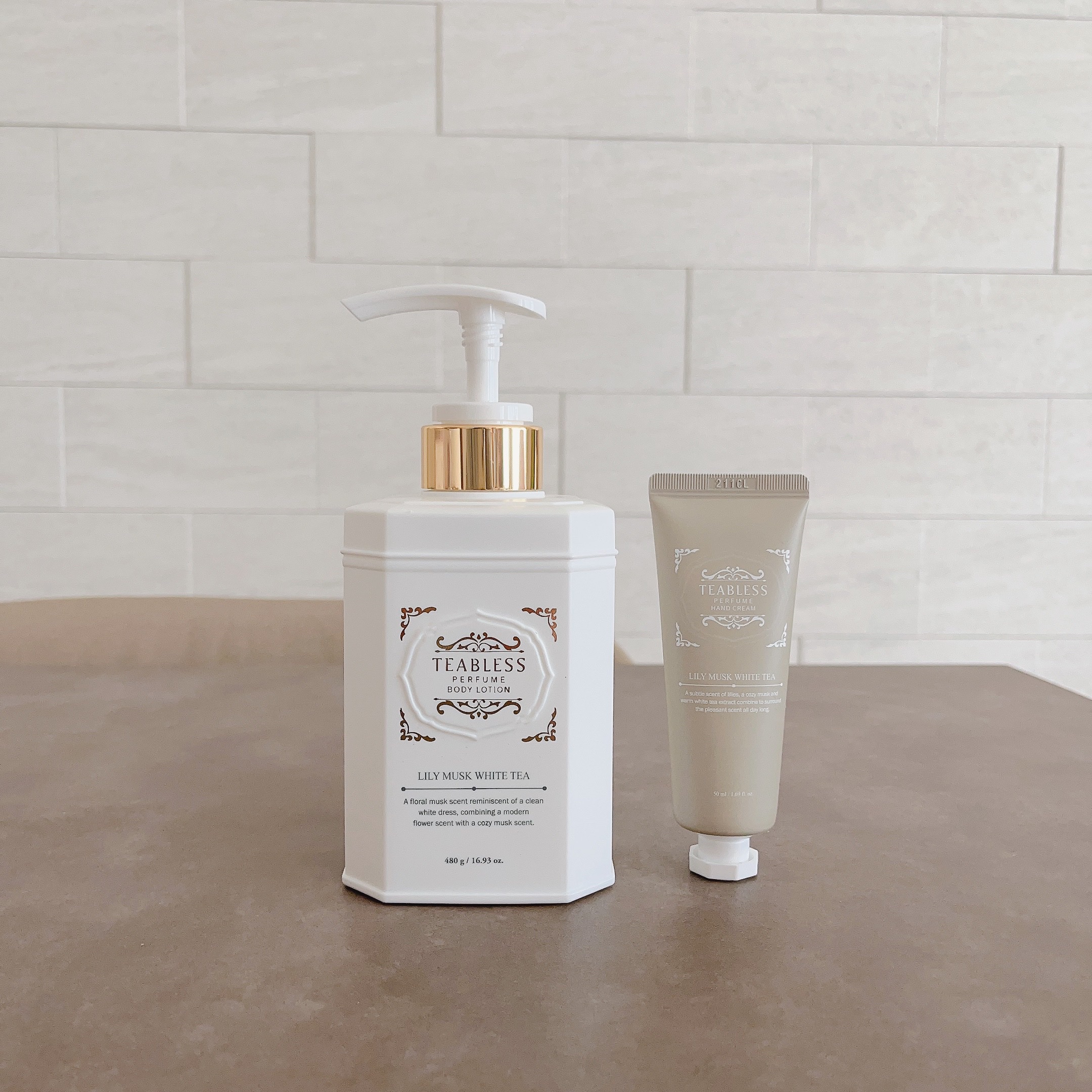 パフュームボディローション リリィムスクホワイトティー/TEABLESS/ボディローションを使ったクチコミ（1枚目）